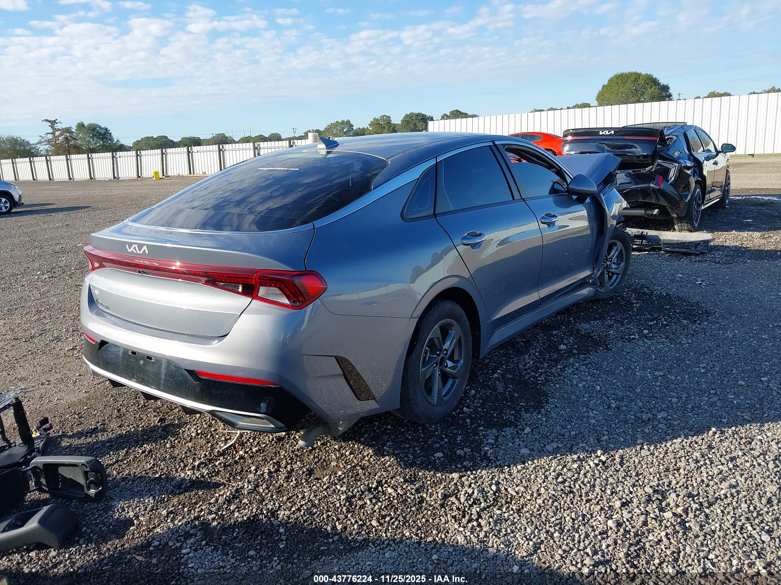 KIA K5 image 4
