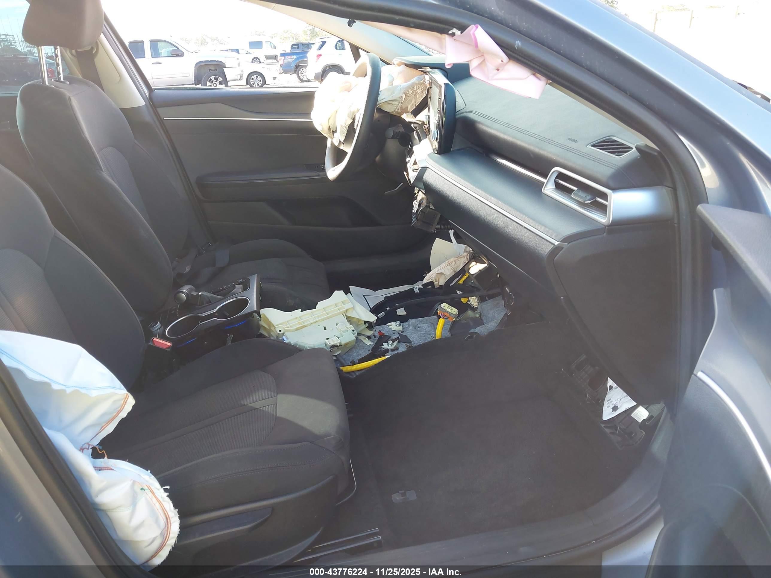 KIA K5 image 5