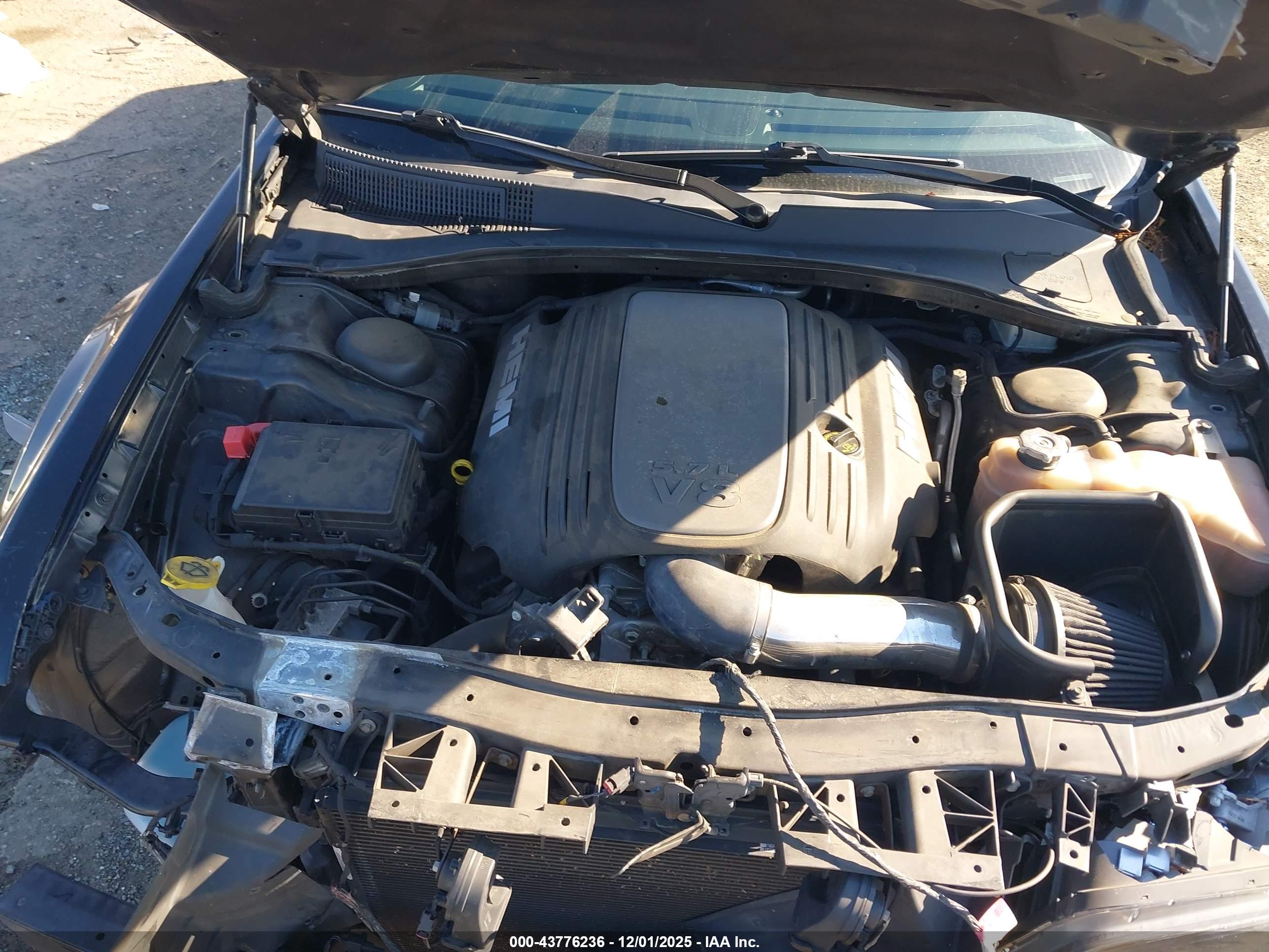 CHRYSLER 300 image 10