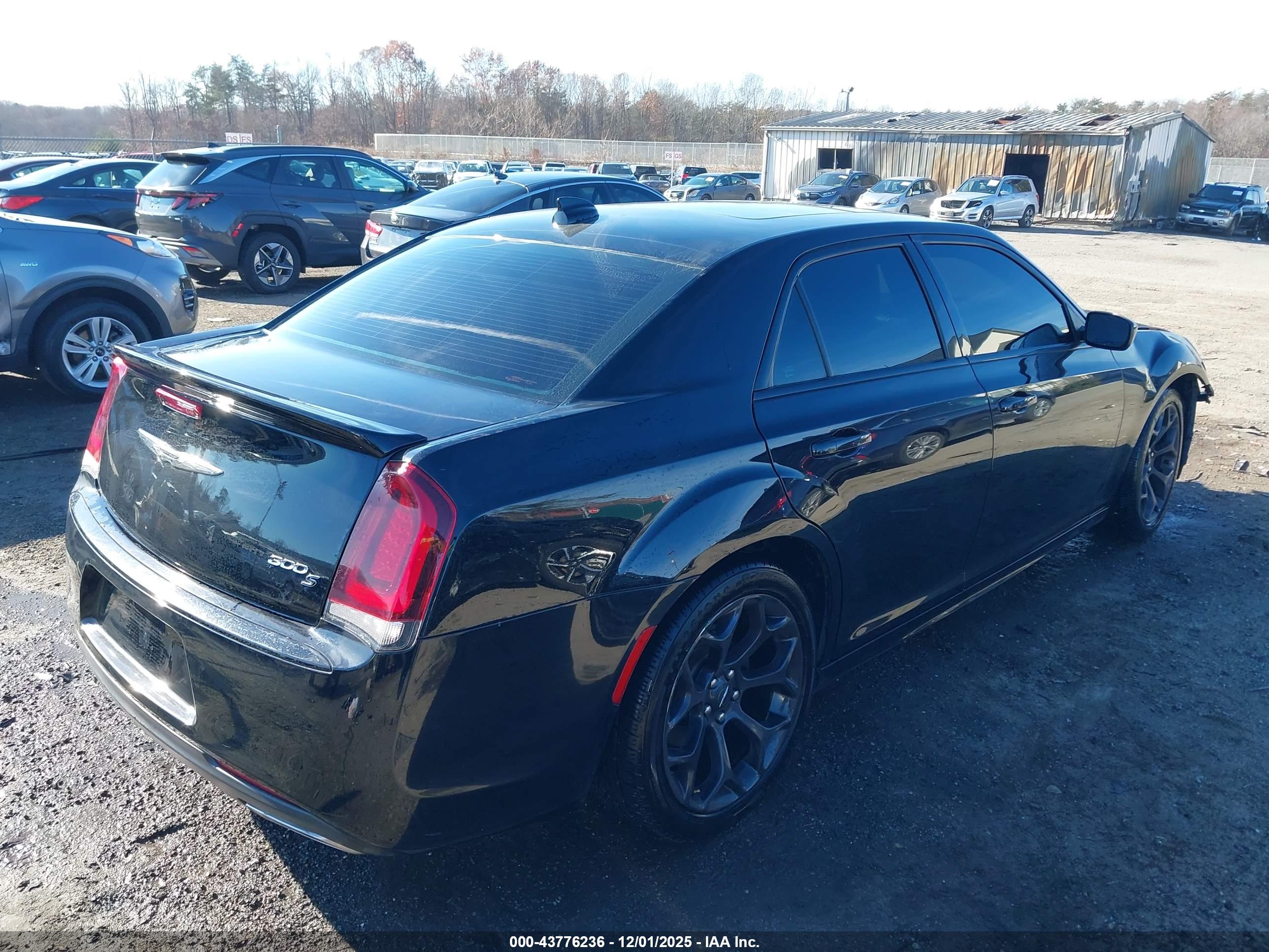 CHRYSLER 300 image 4