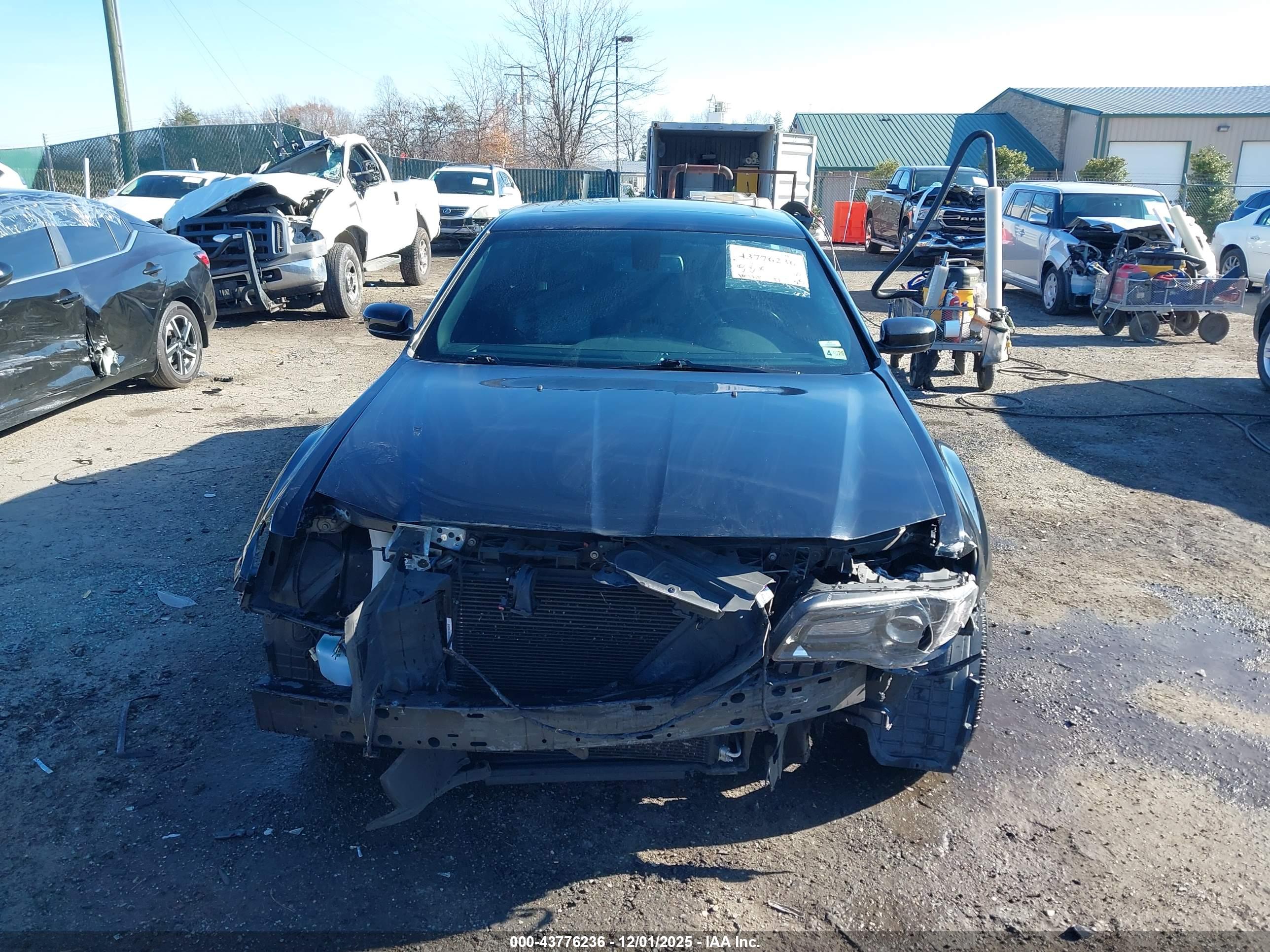CHRYSLER 300 image 6
