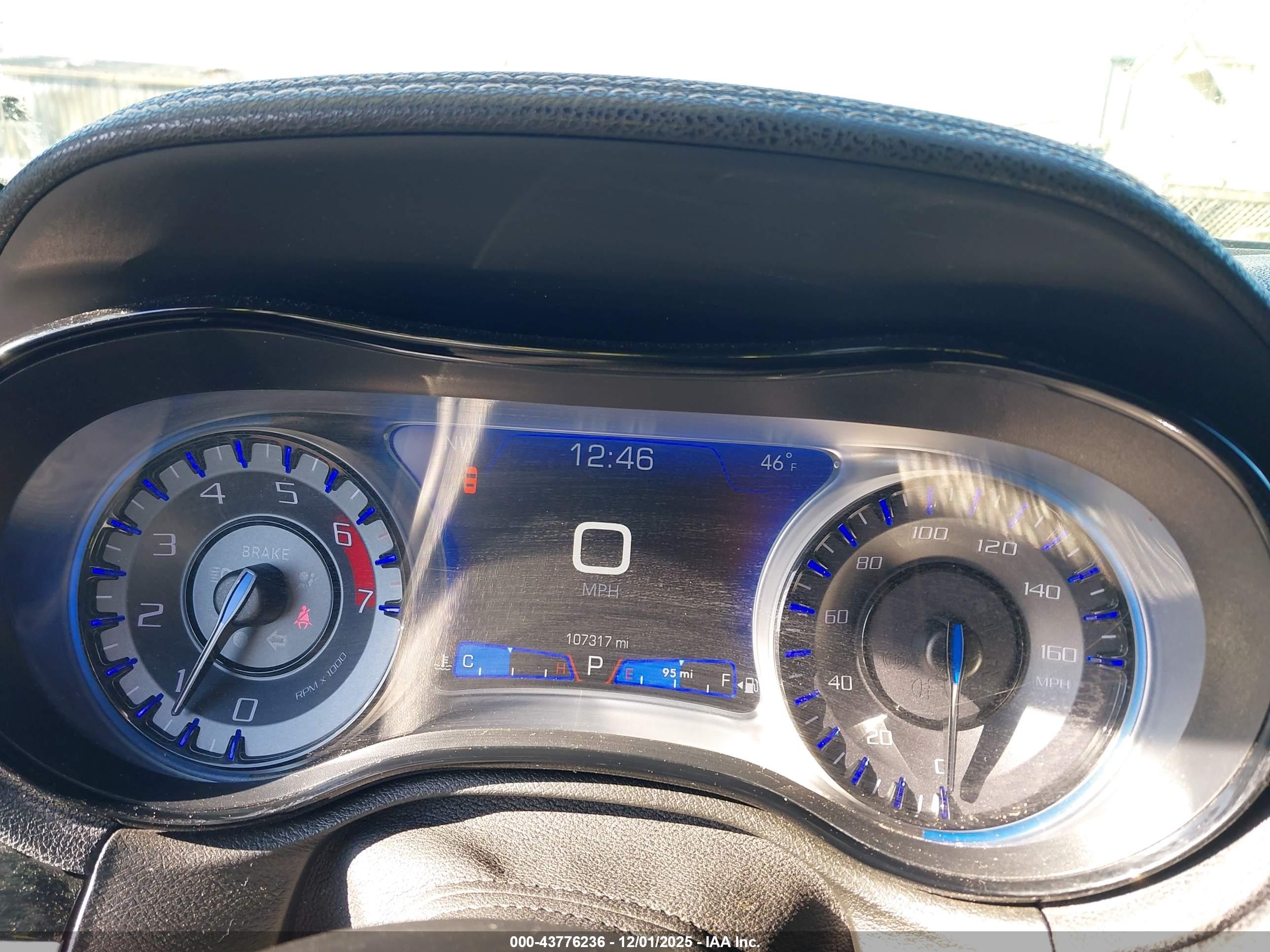 CHRYSLER 300 image 7