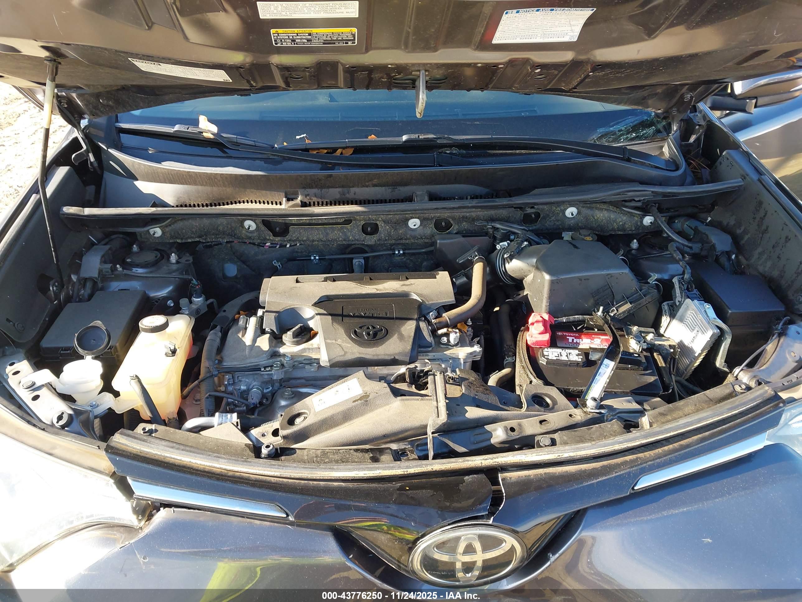 TOYOTA RAV4 image 10