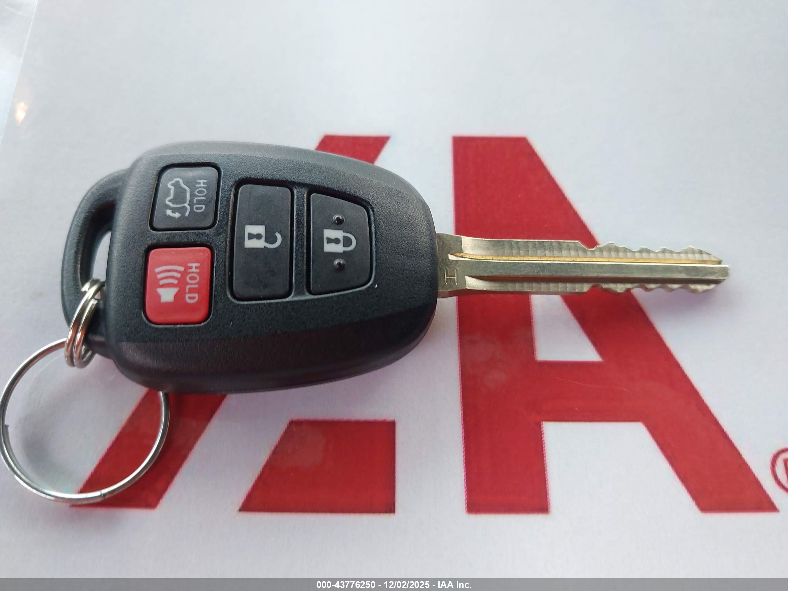 TOYOTA RAV4 image 11