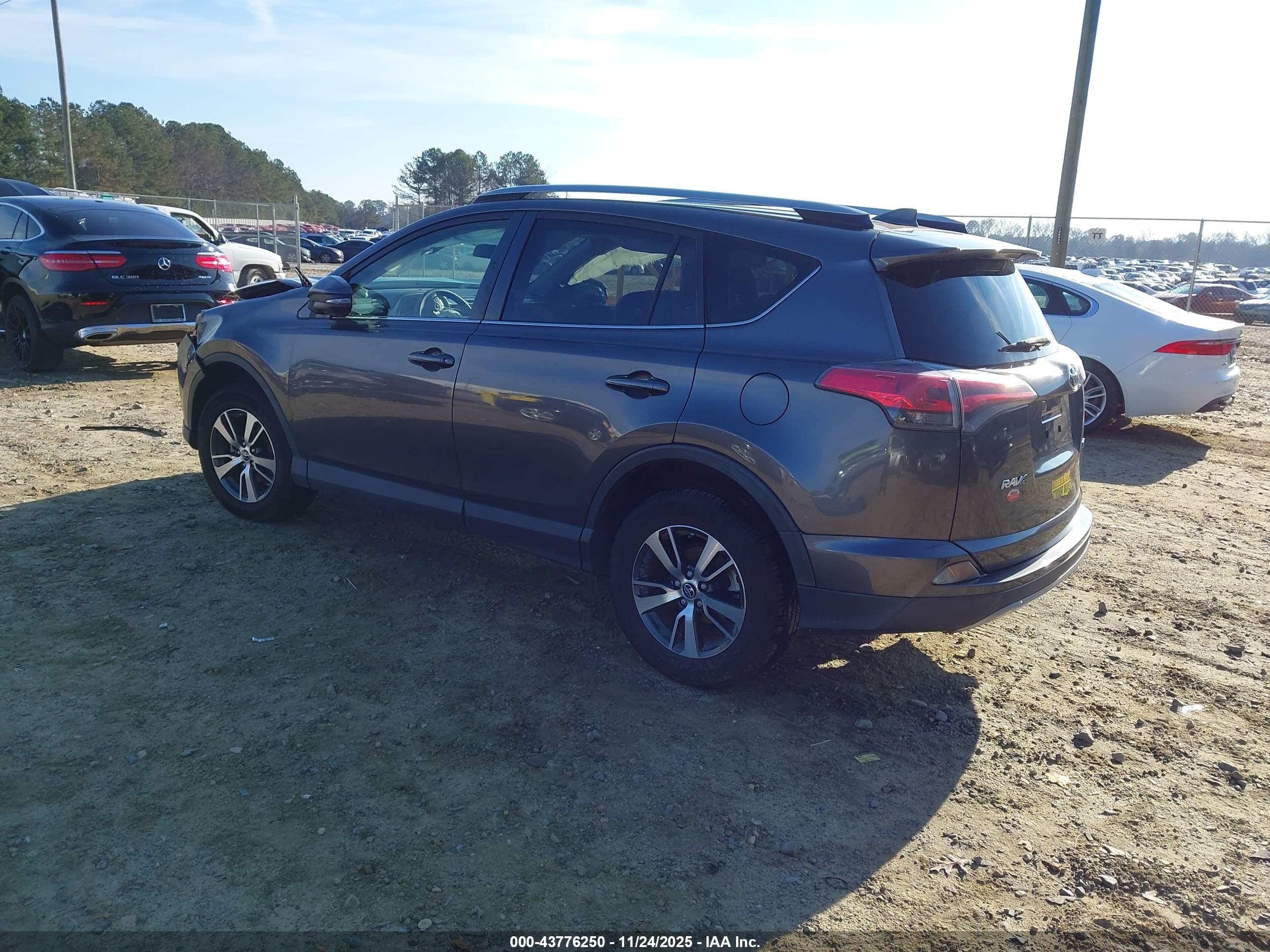 TOYOTA RAV4 image 3