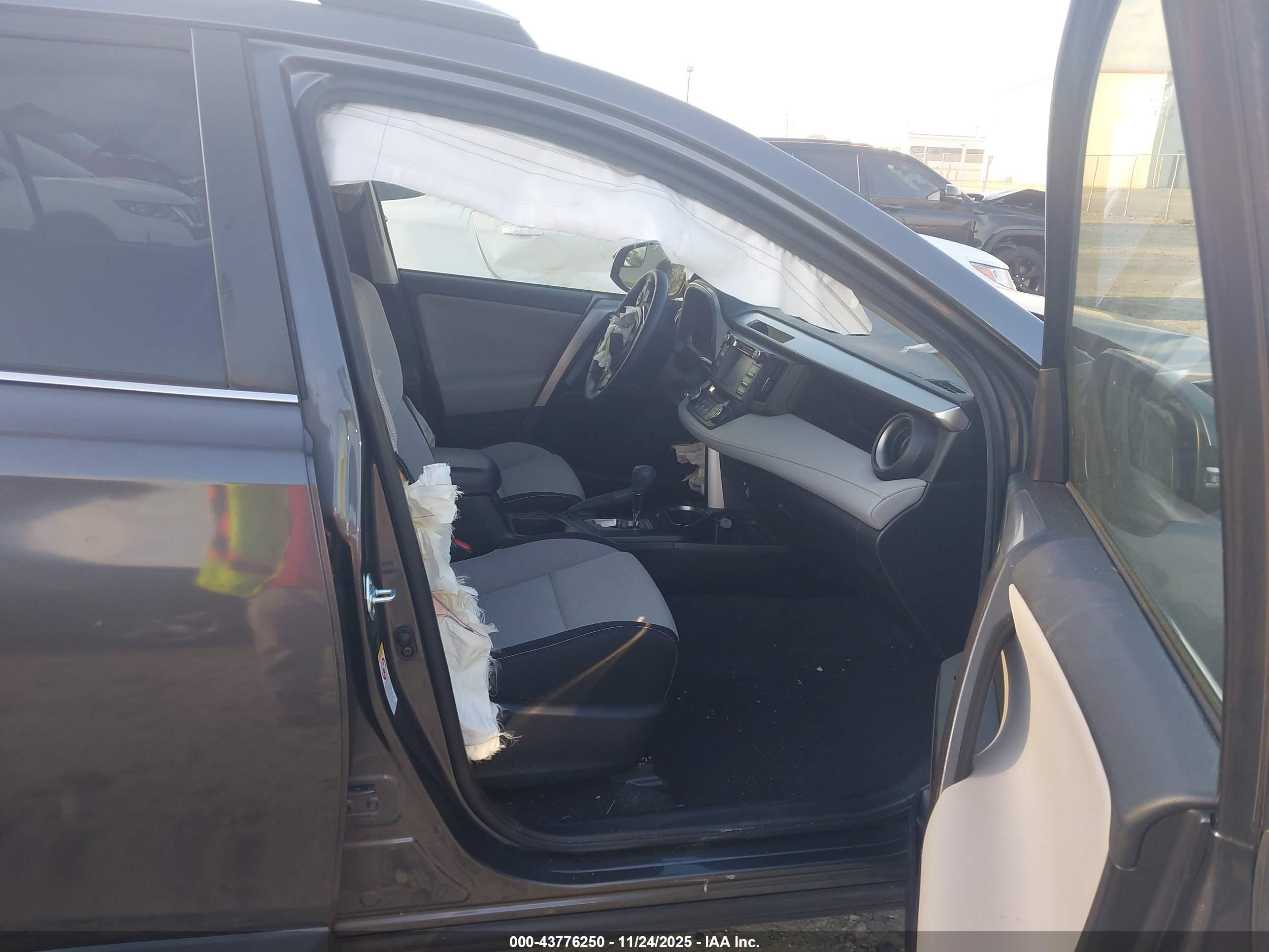 TOYOTA RAV4 image 5