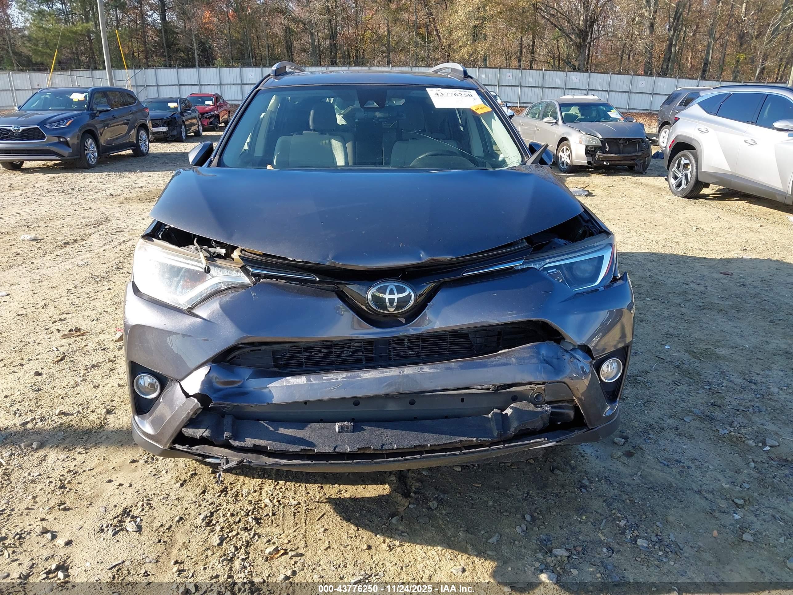 TOYOTA RAV4 image 6
