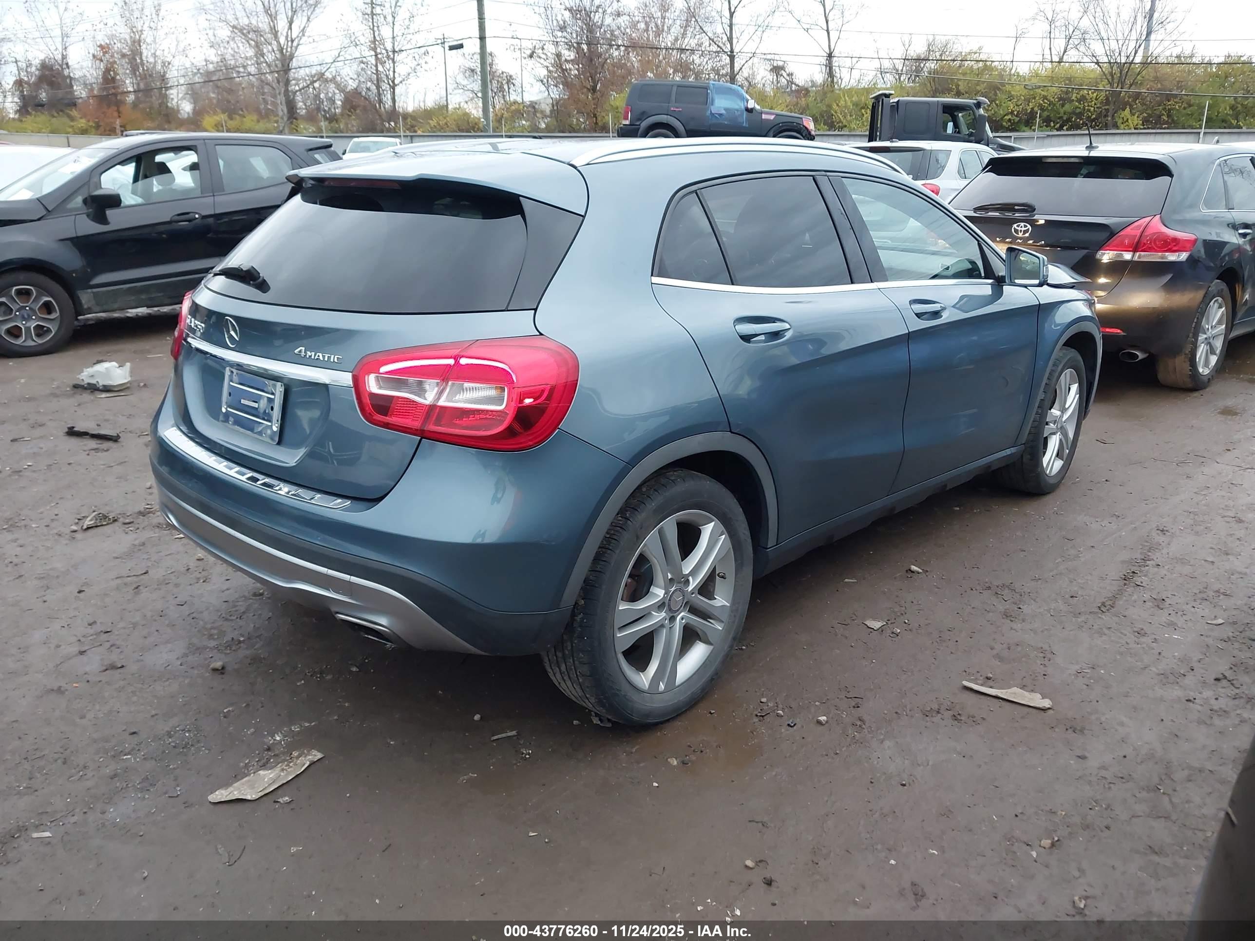 MERCEDES-BENZ GLA image 4