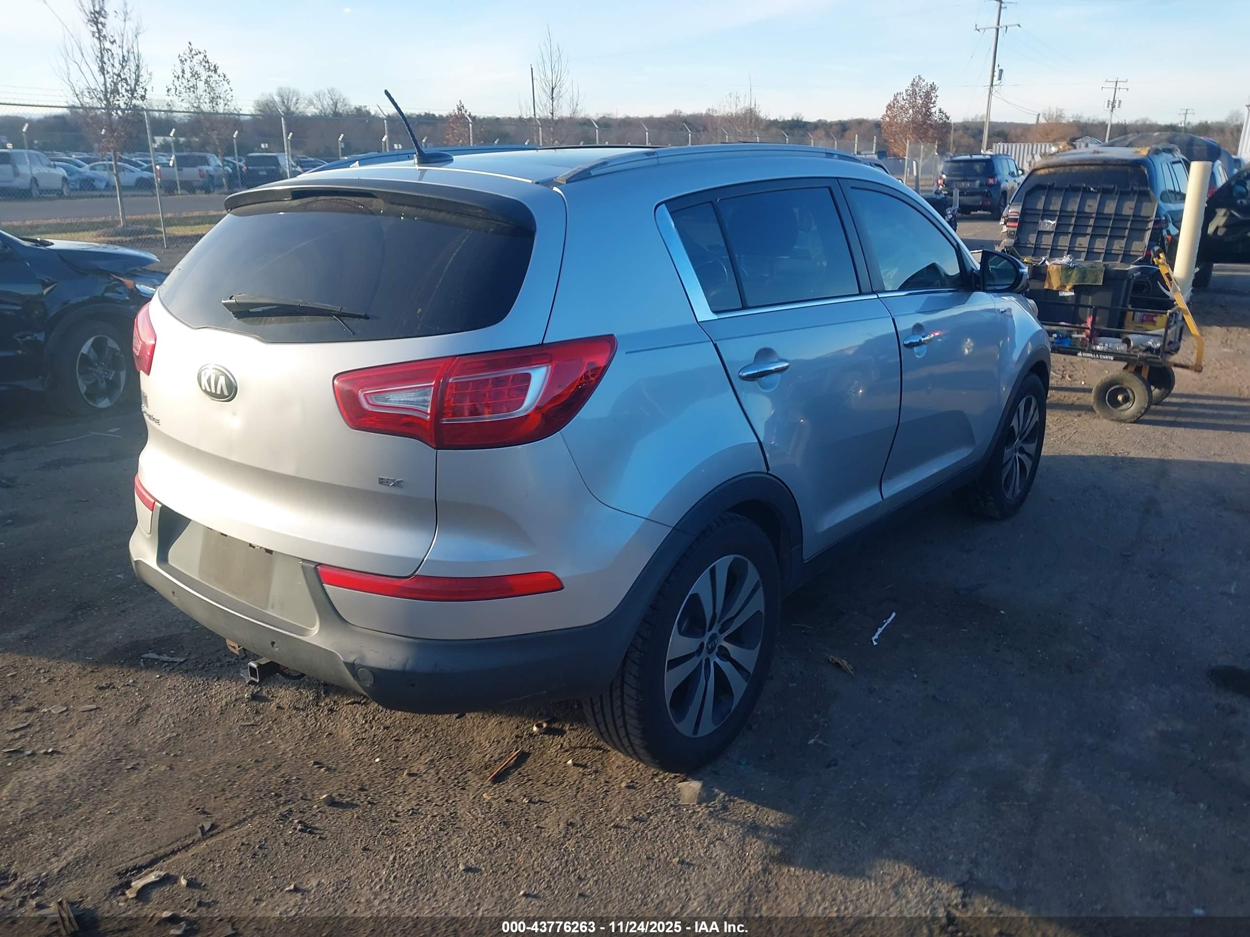 KIA SPORTAGE image 4