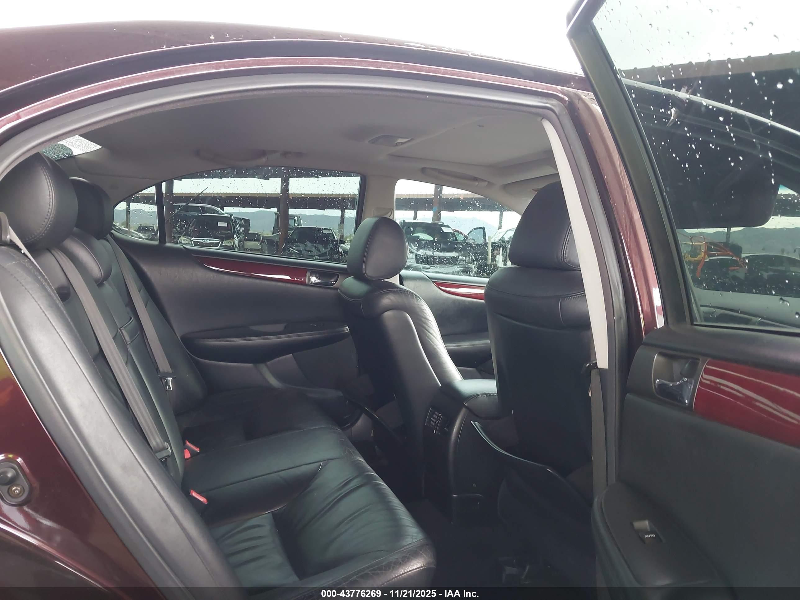 LEXUS ES image 8