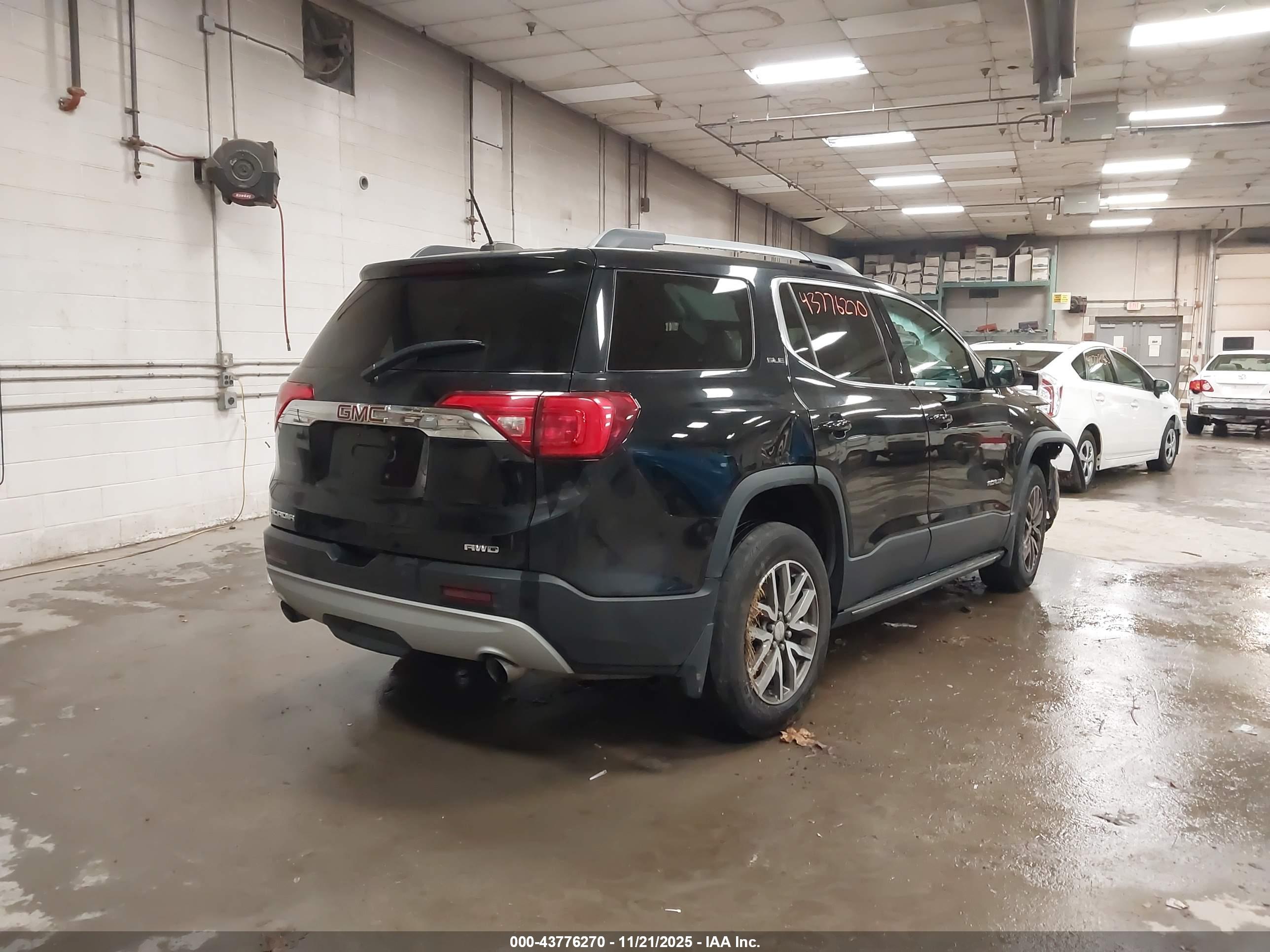 GMC ACADIA image 4