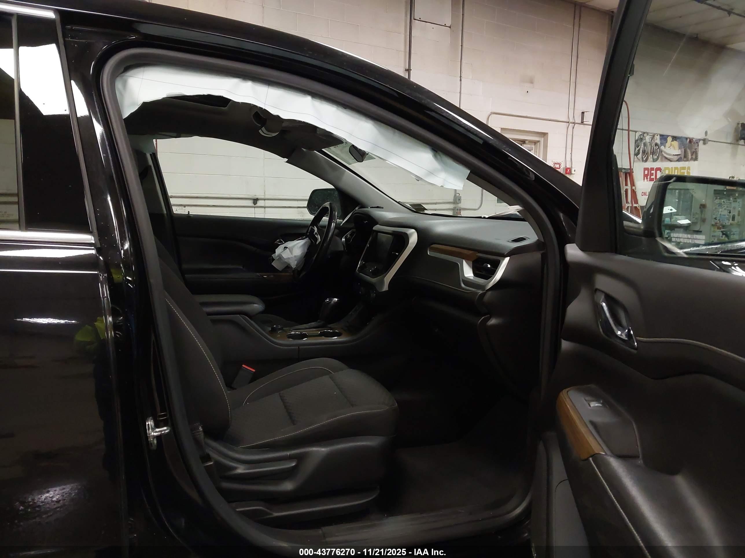 GMC ACADIA image 5