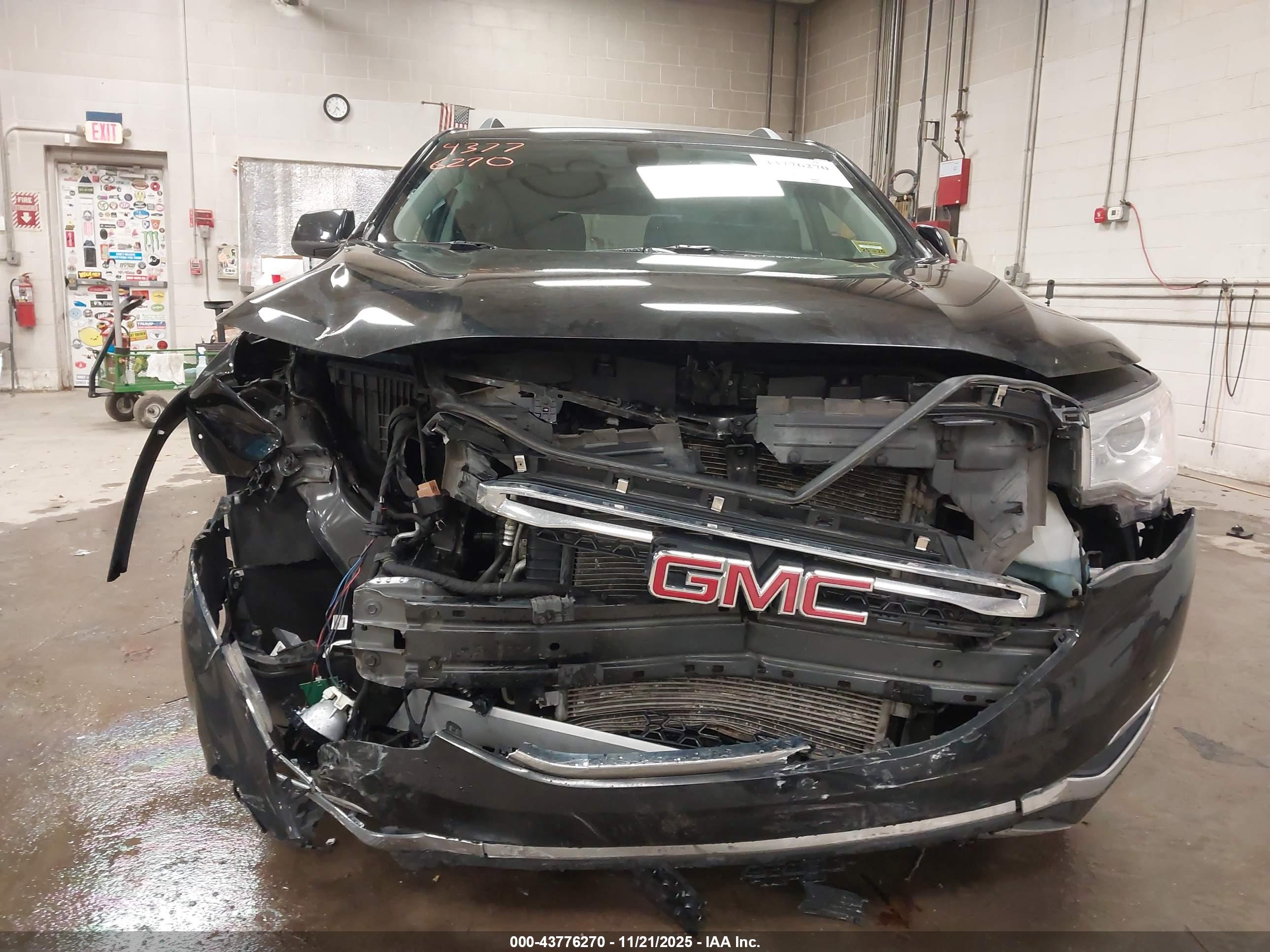 GMC ACADIA image 6