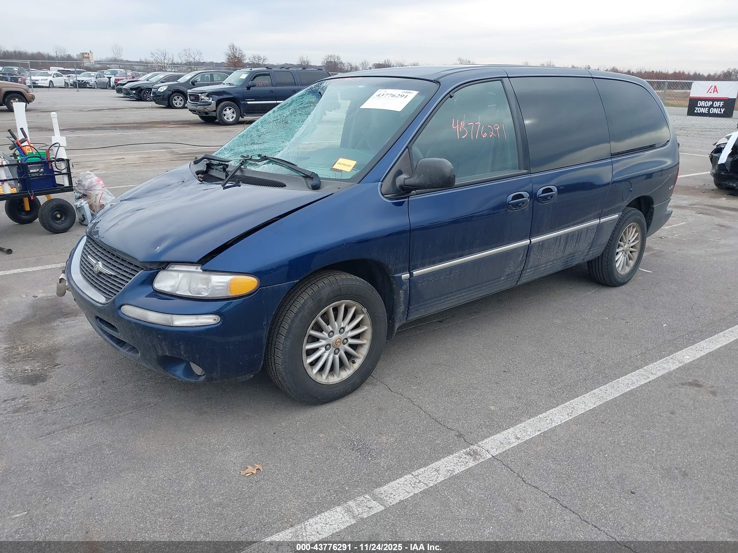 CHRYSLER TOWN image 2