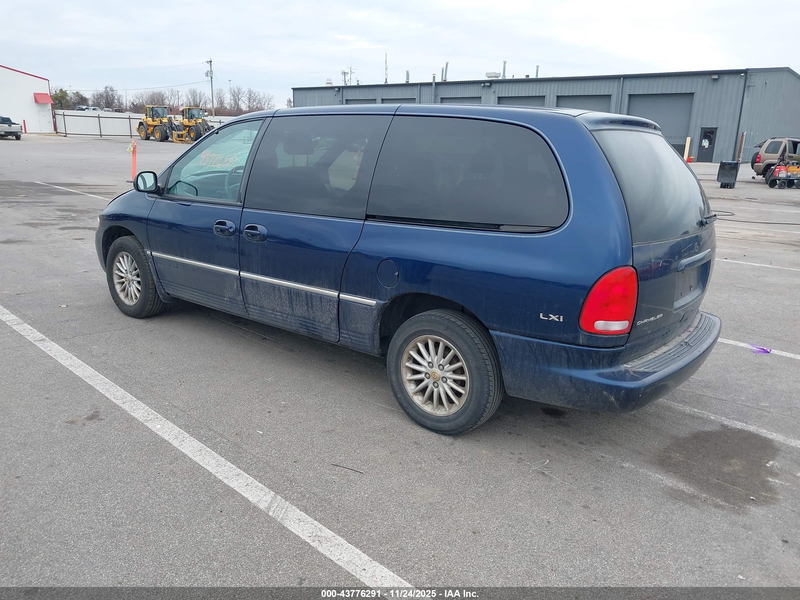 CHRYSLER TOWN image 3