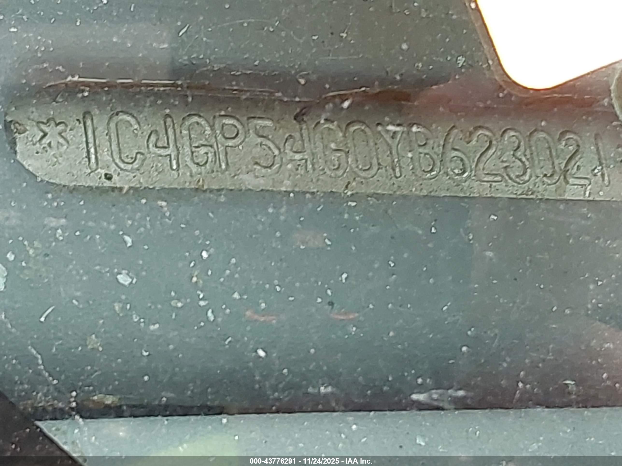 CHRYSLER TOWN image 9