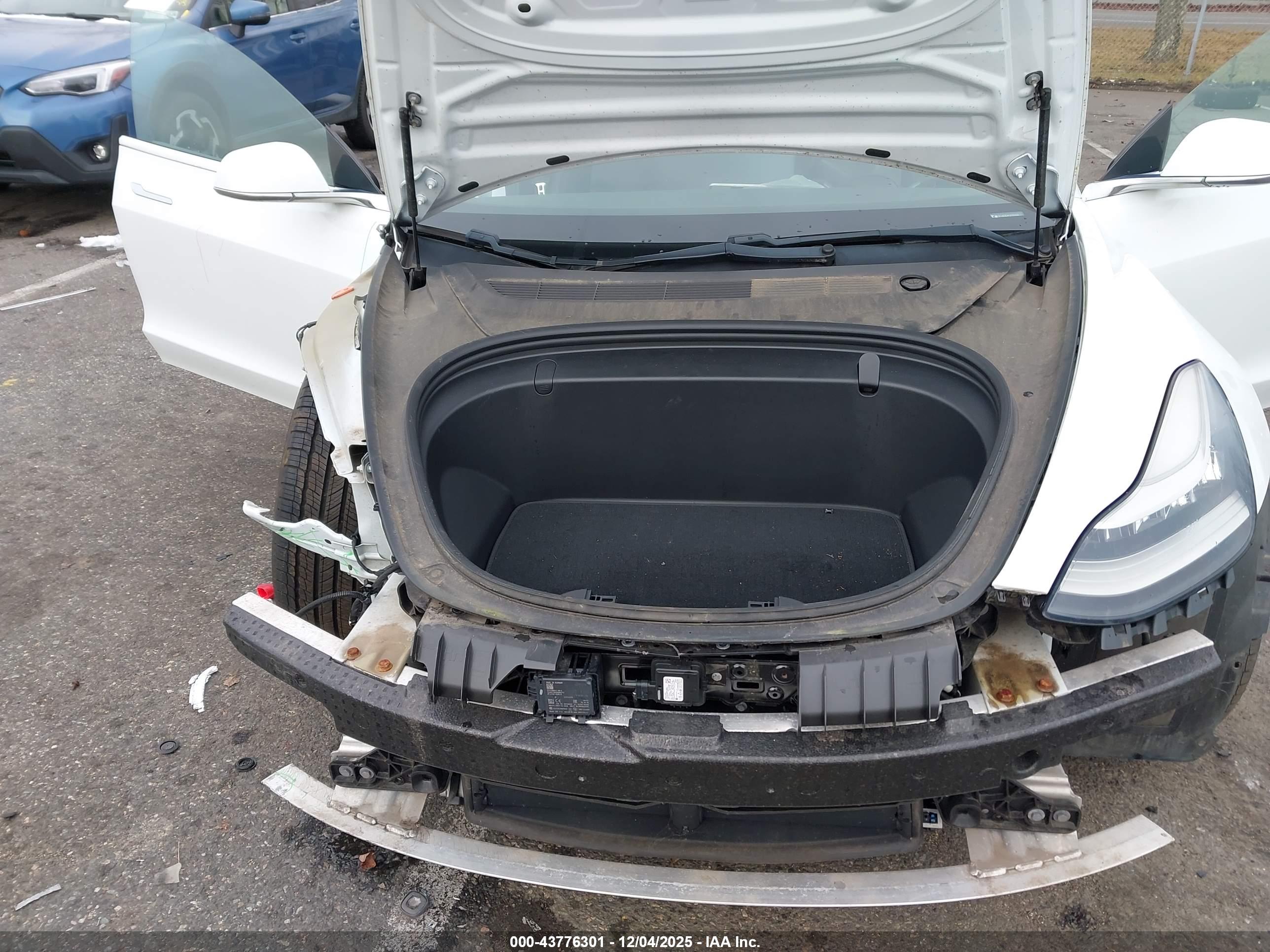 TESLA MODEL image 10