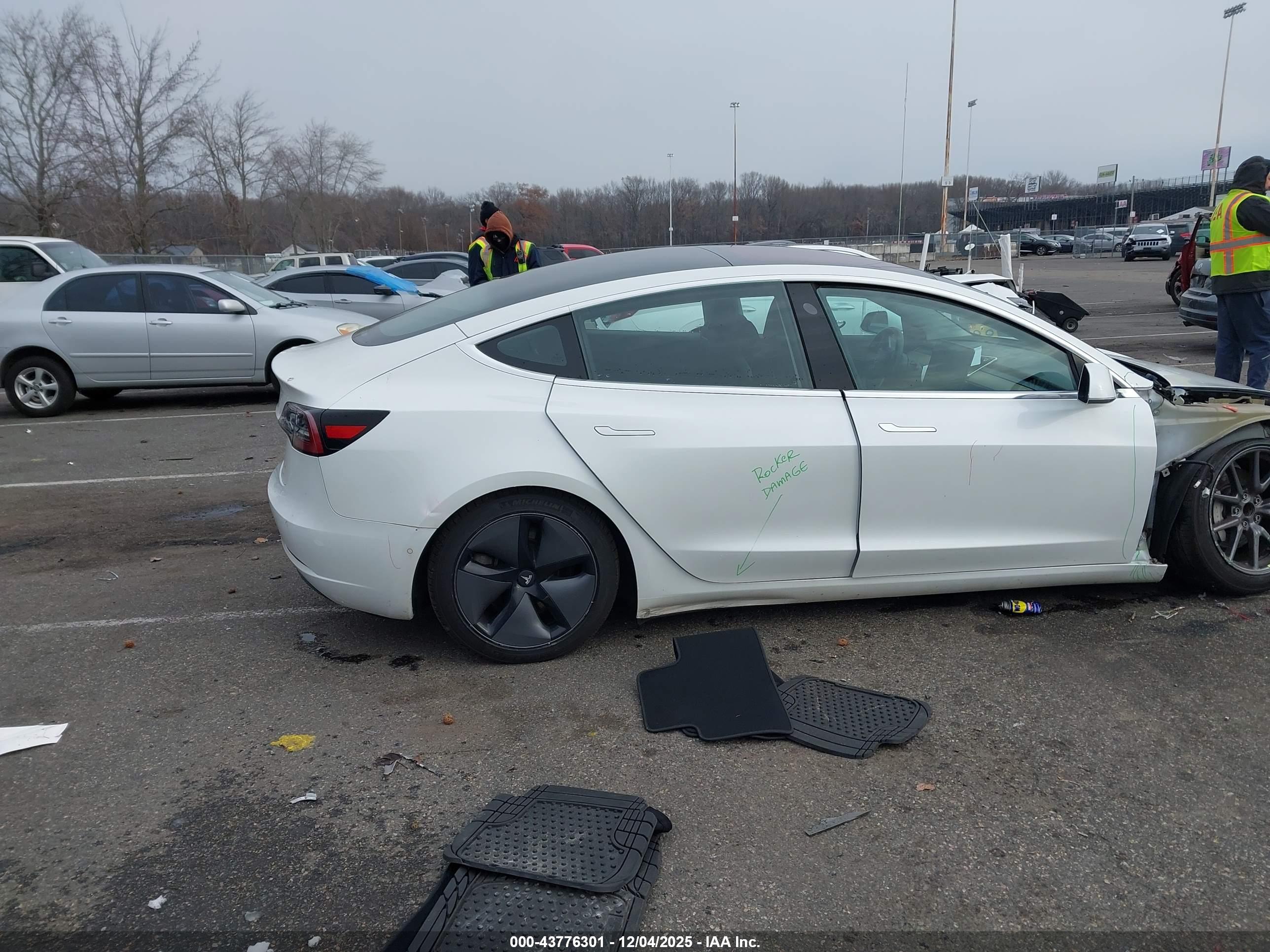 TESLA MODEL image 4