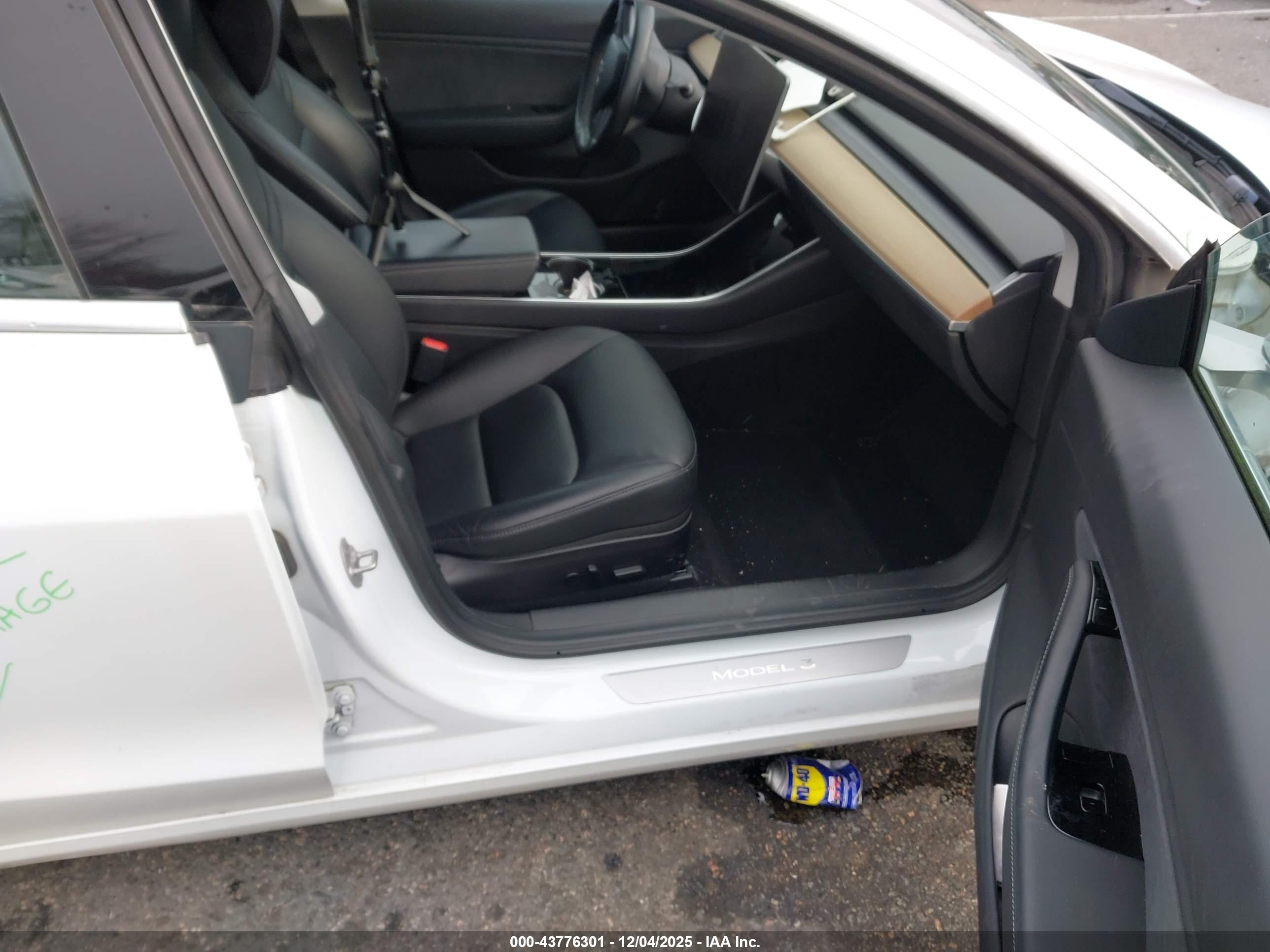 TESLA MODEL image 5