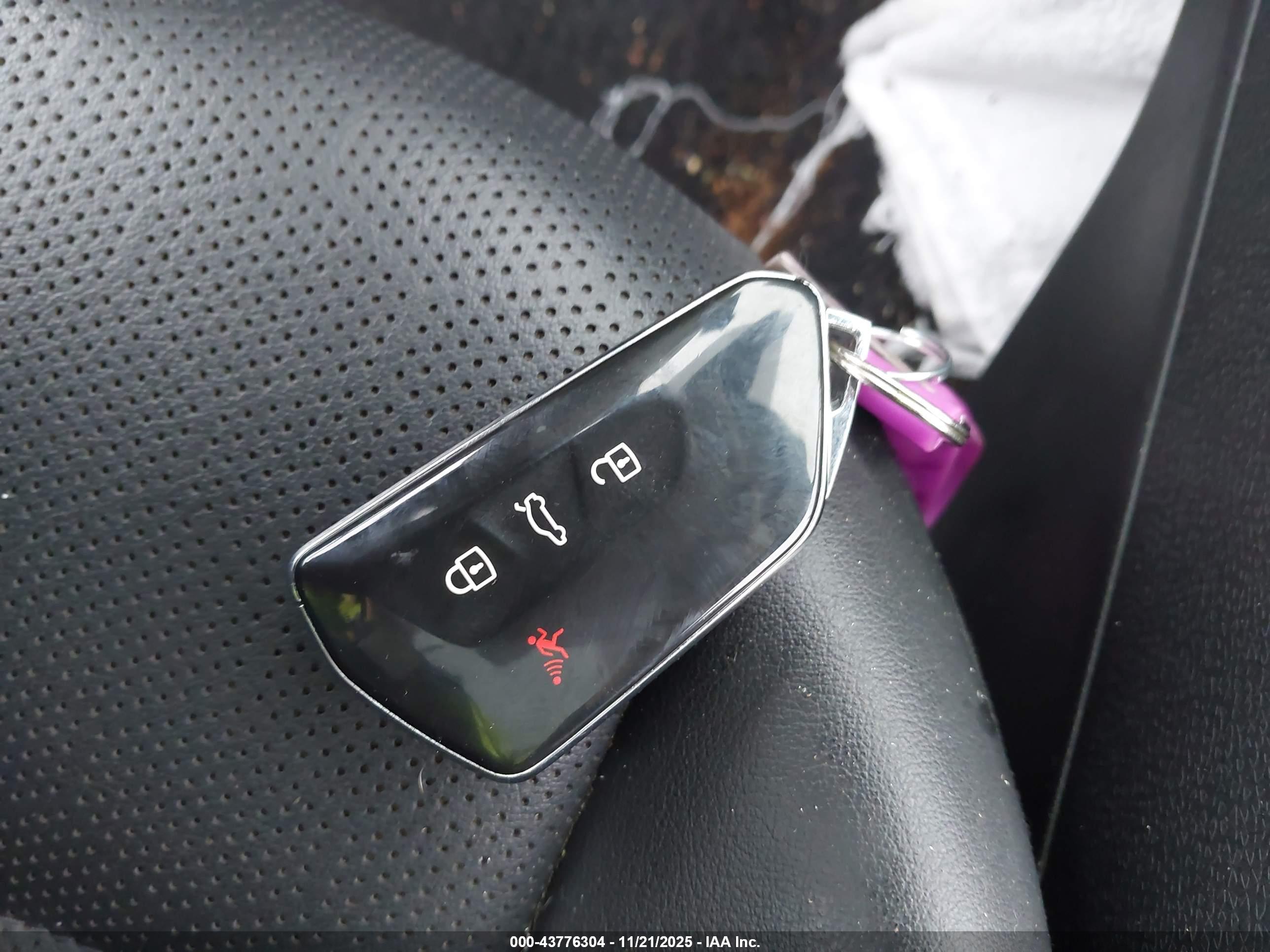 VOLKSWAGEN ID.4 image 11