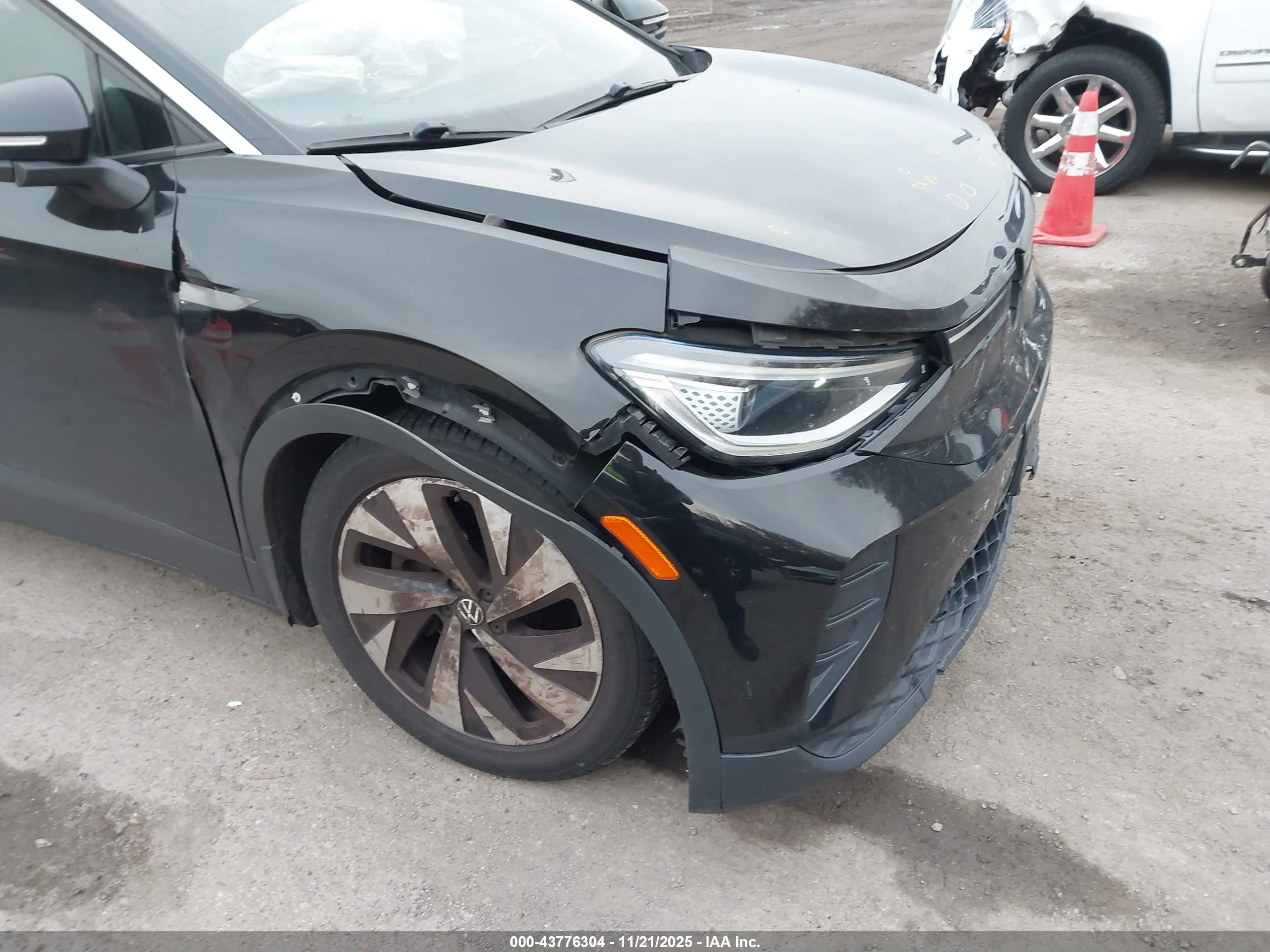 VOLKSWAGEN ID.4 image 6