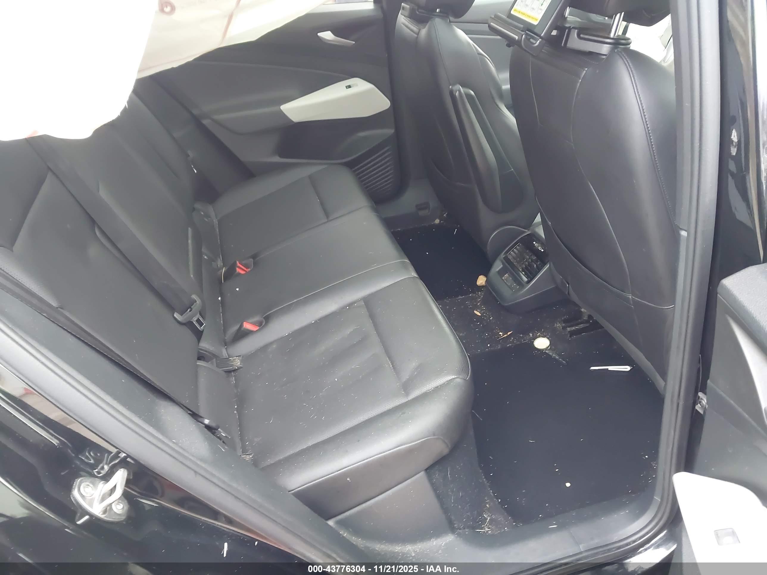 VOLKSWAGEN ID.4 image 8