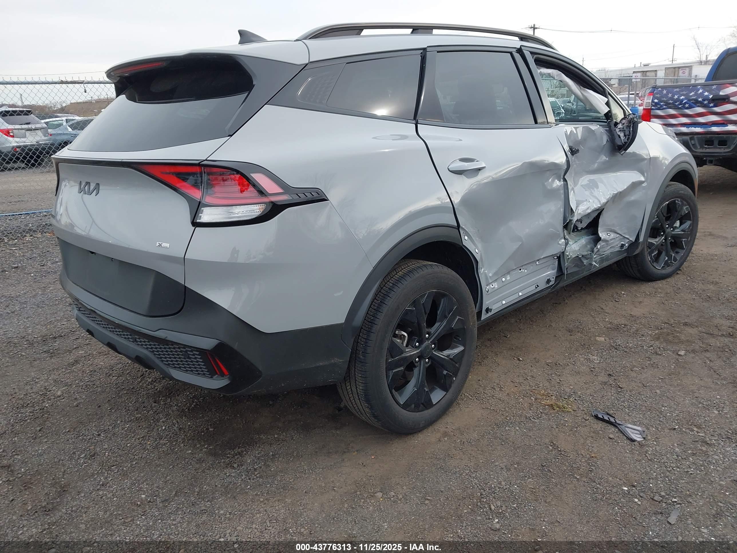 KIA SPORTAGE image 4