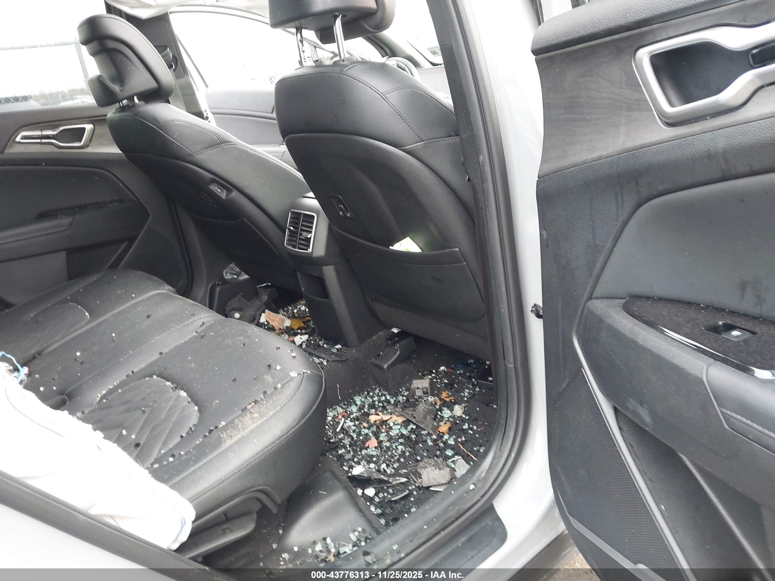 KIA SPORTAGE image 8