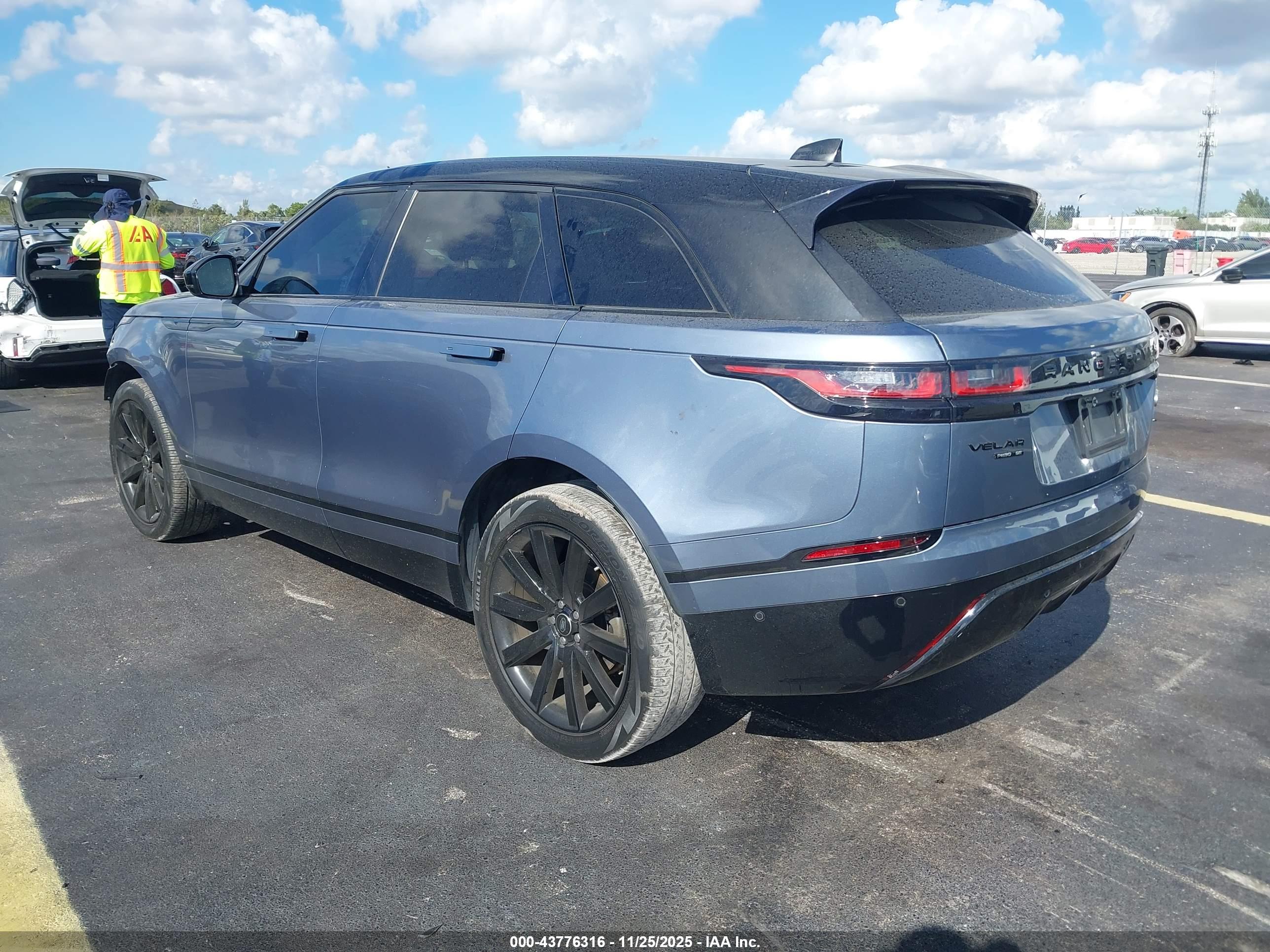 LAND ROVER image 3