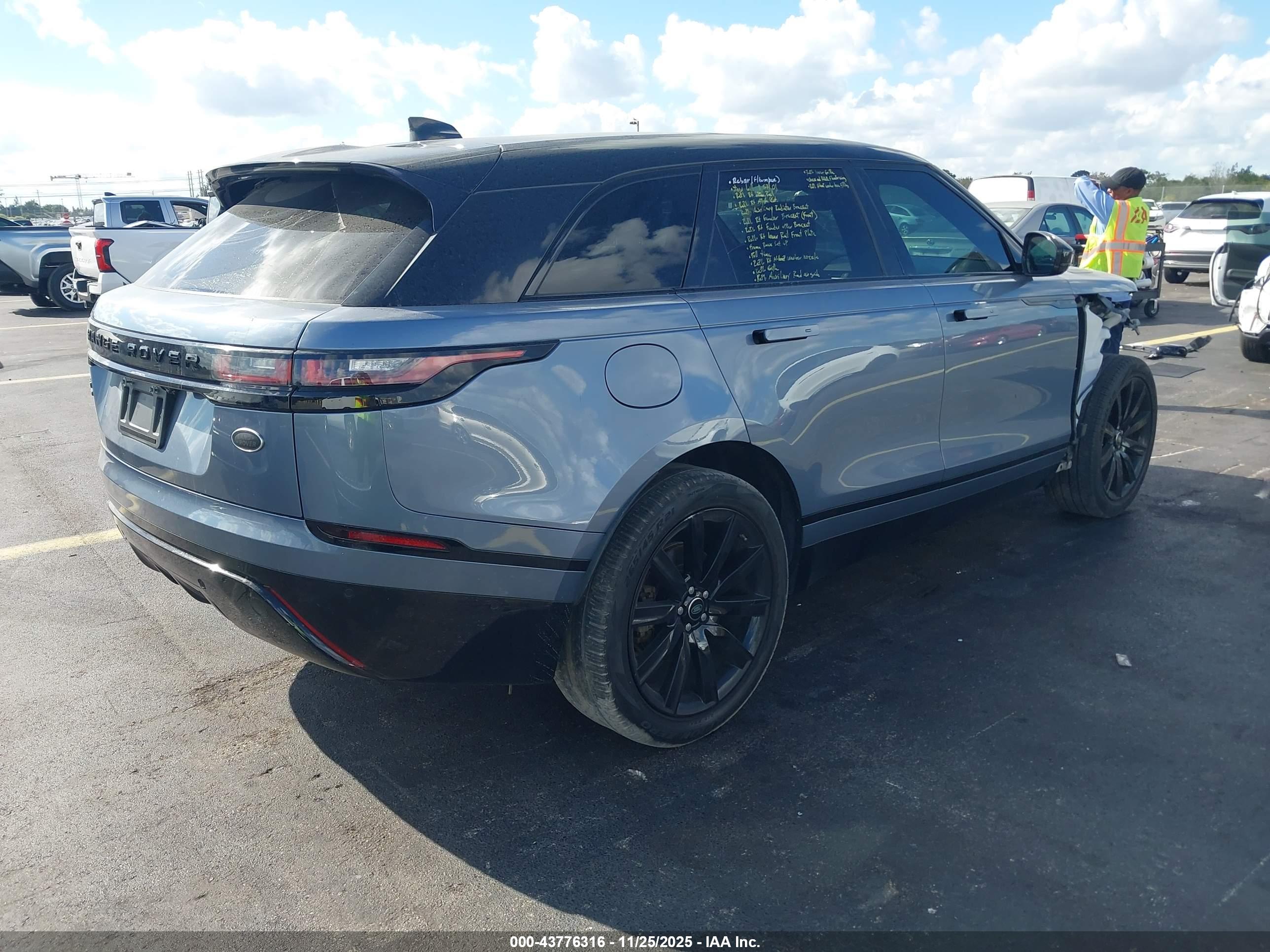 LAND ROVER image 4