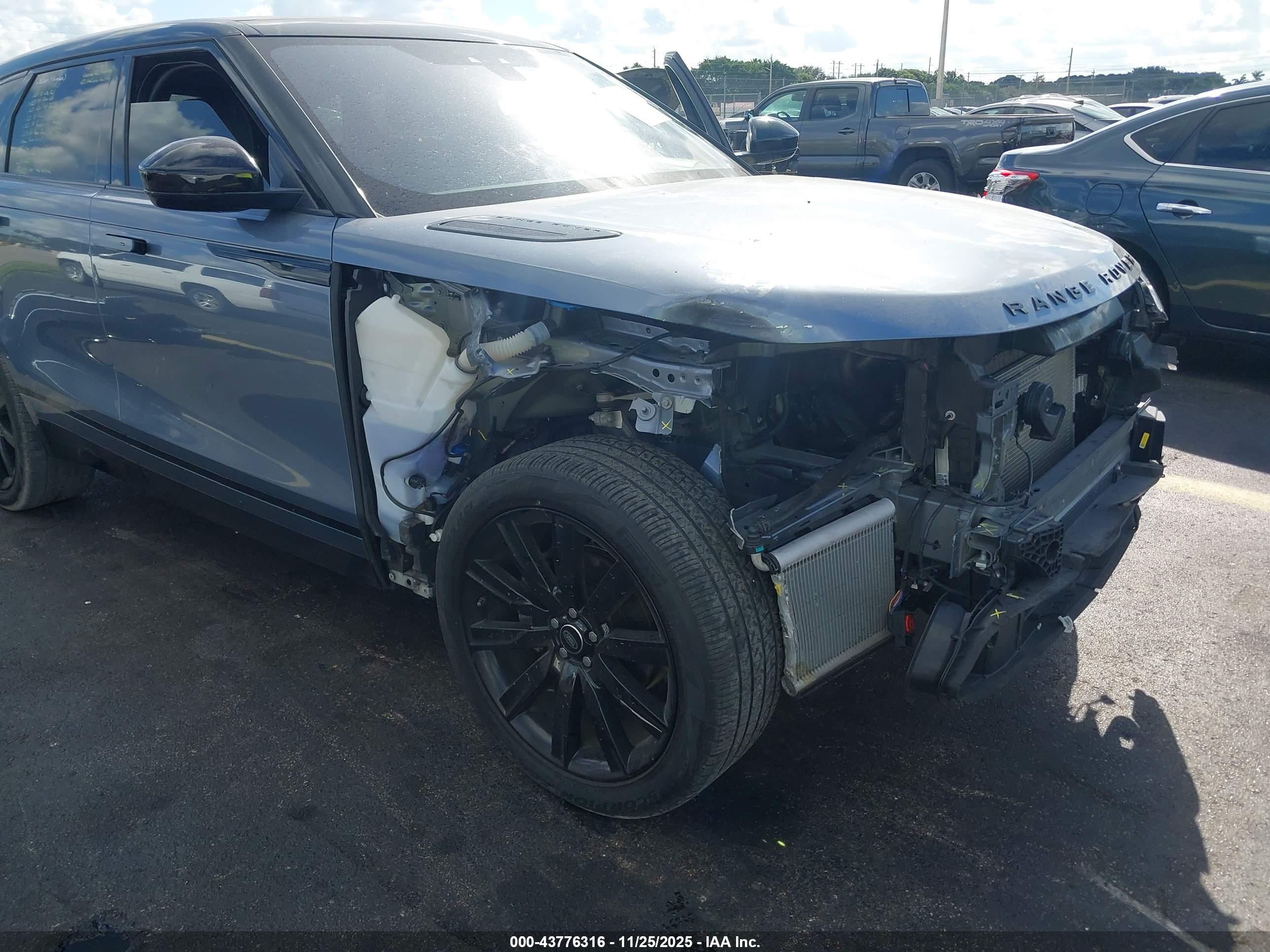 LAND ROVER image 6