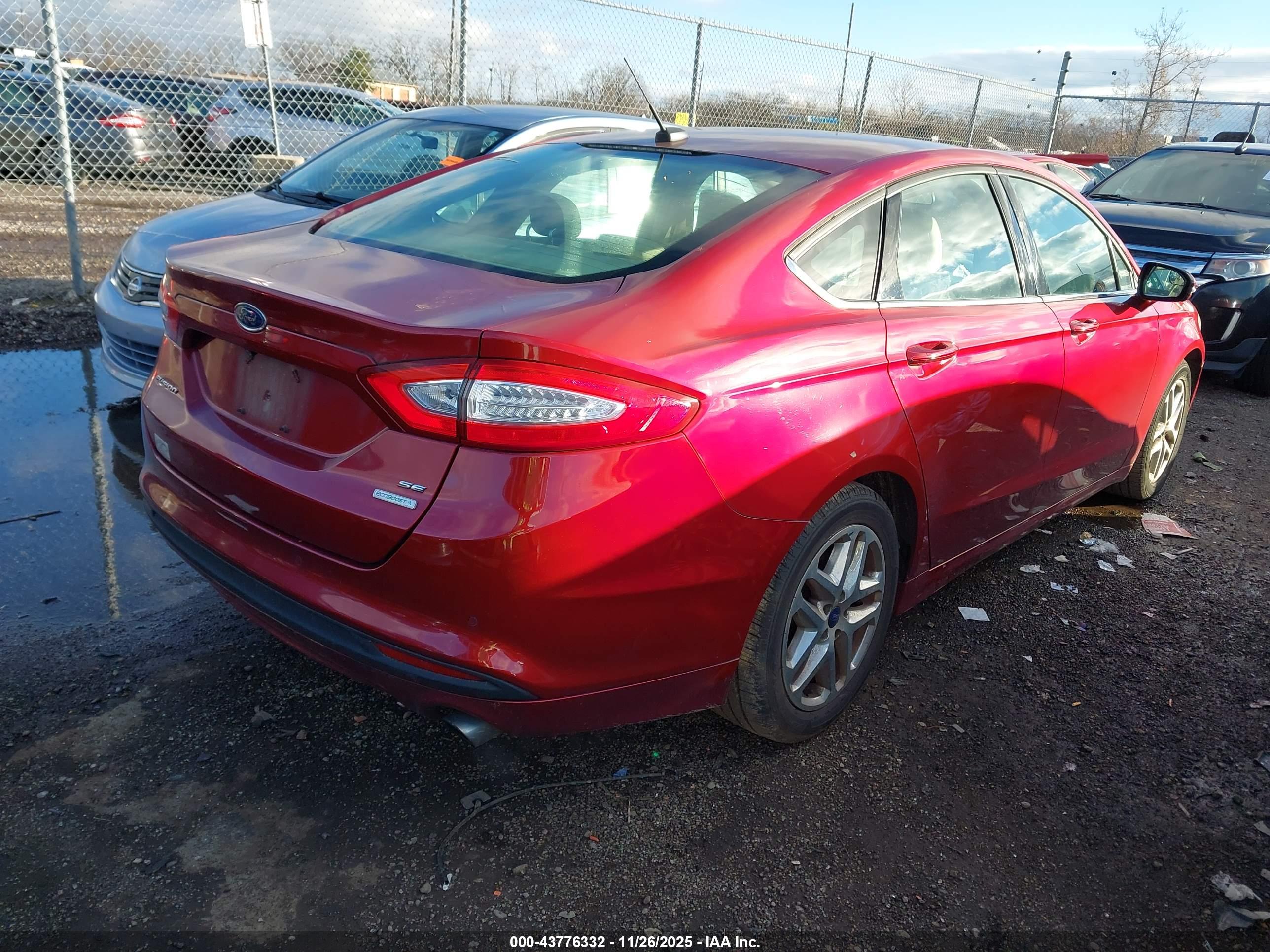 FORD FUSION image 4
