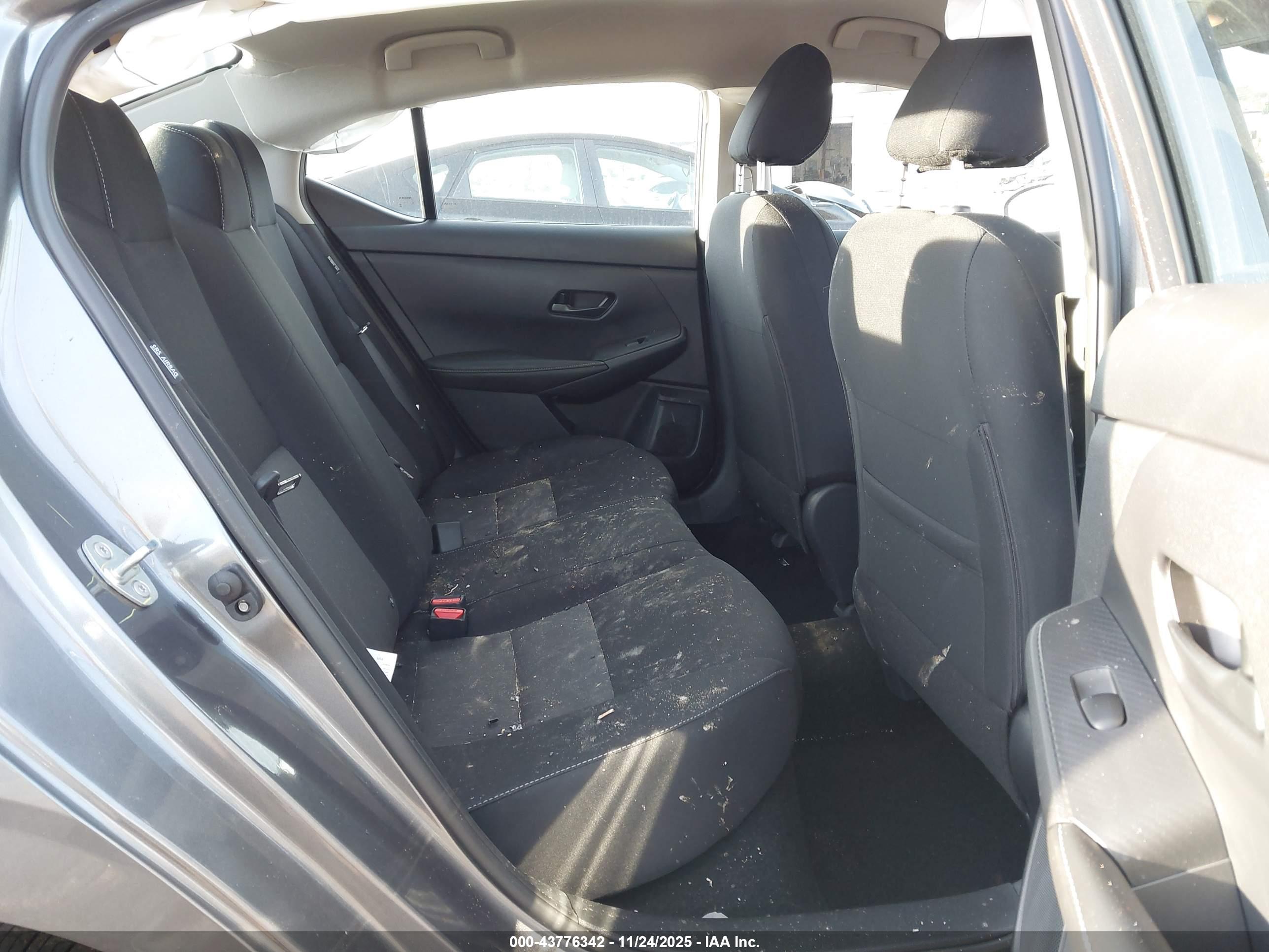 NISSAN SENTRA image 8