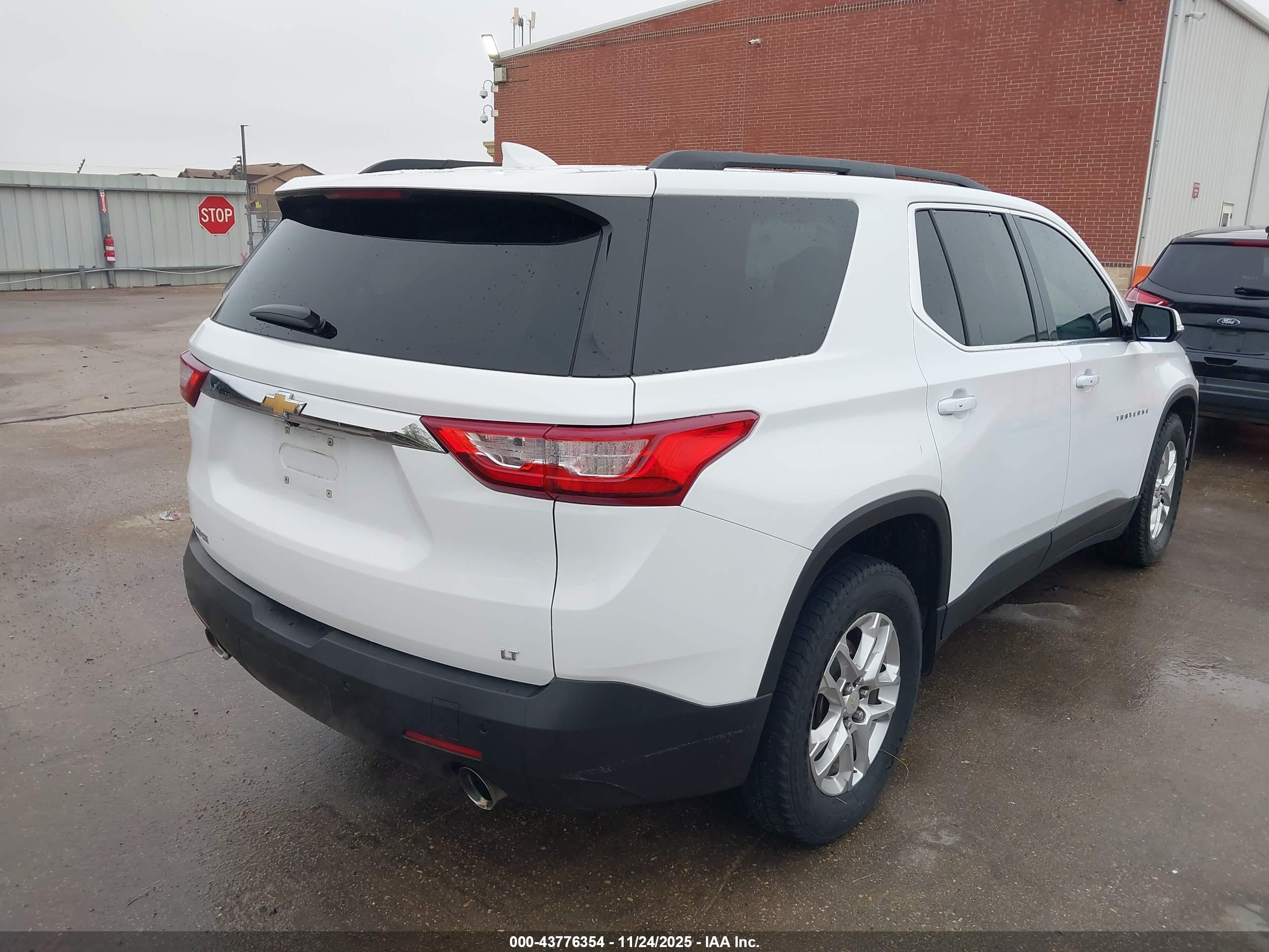 CHEVROLET TRAVERSE image 4