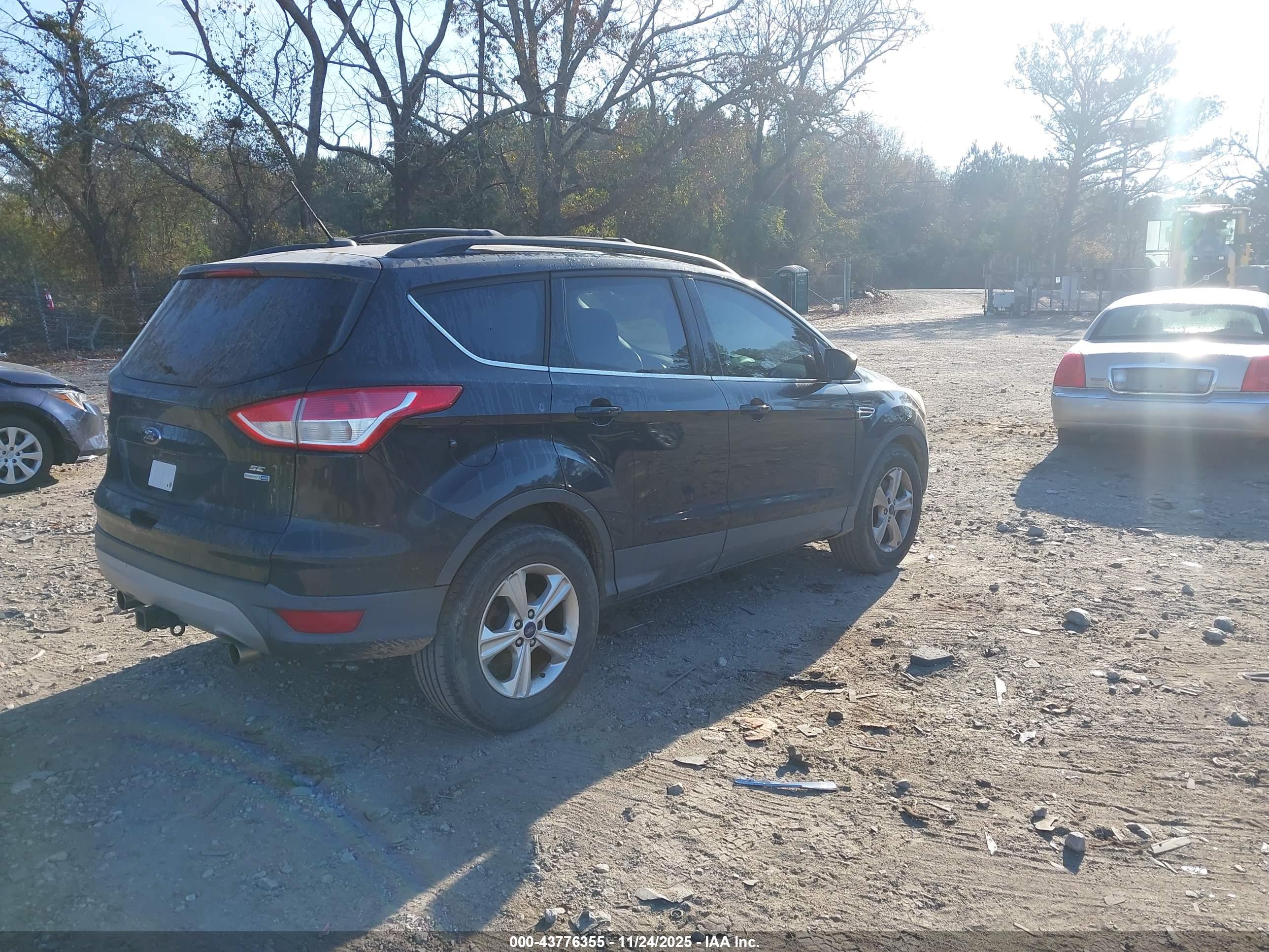FORD ESCAPE image 4