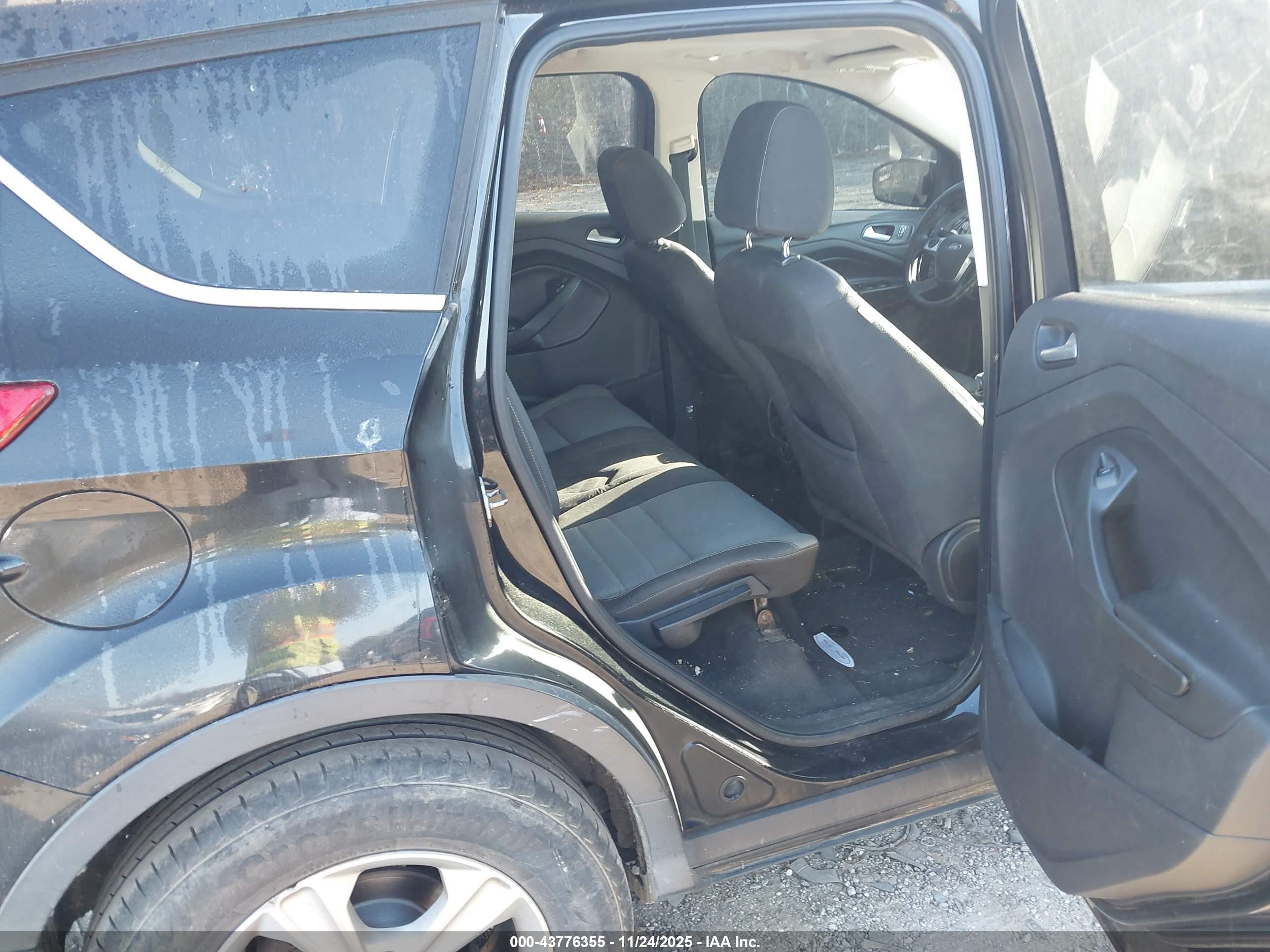 FORD ESCAPE image 8