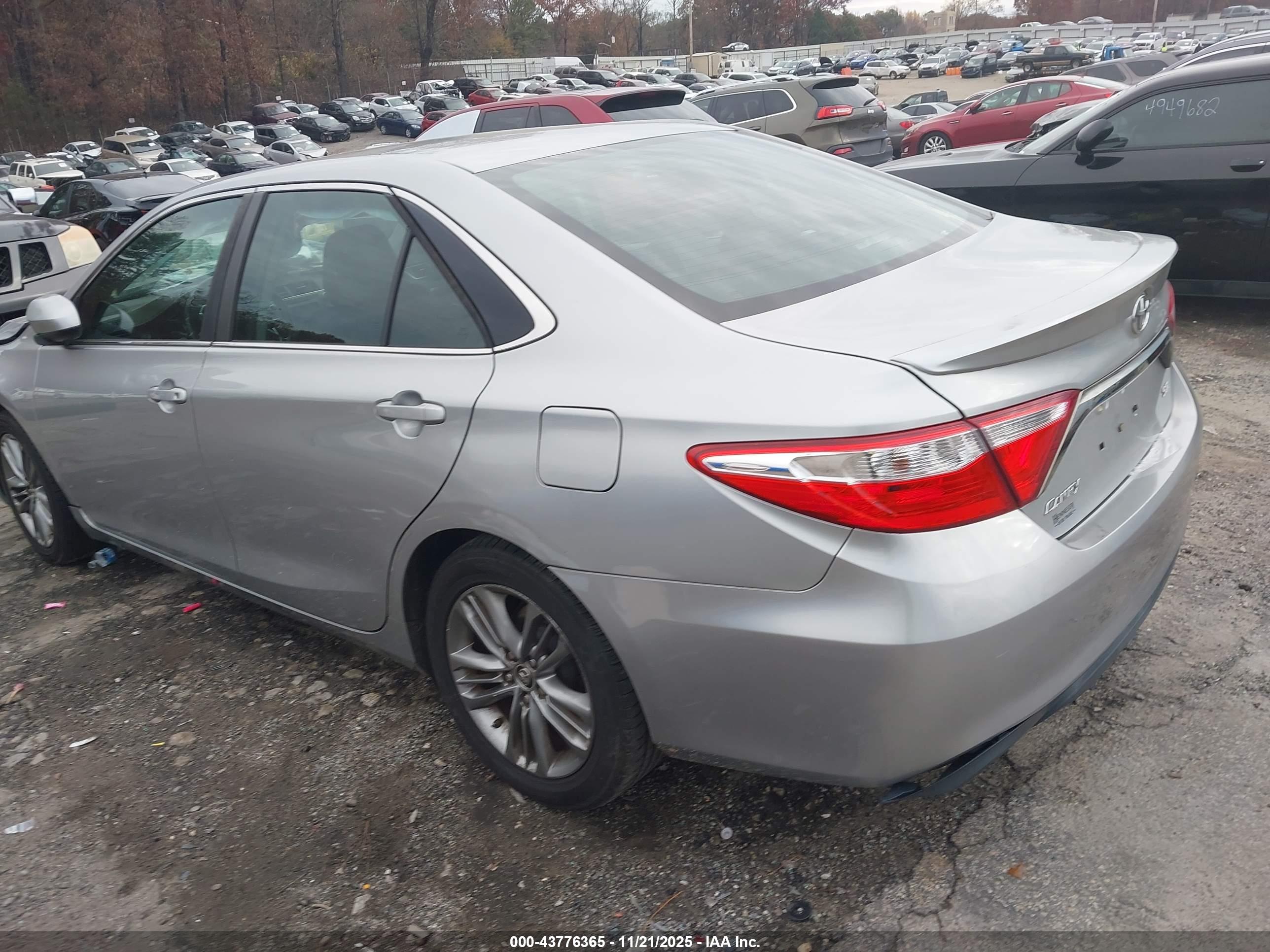 TOYOTA CAMRY image 3