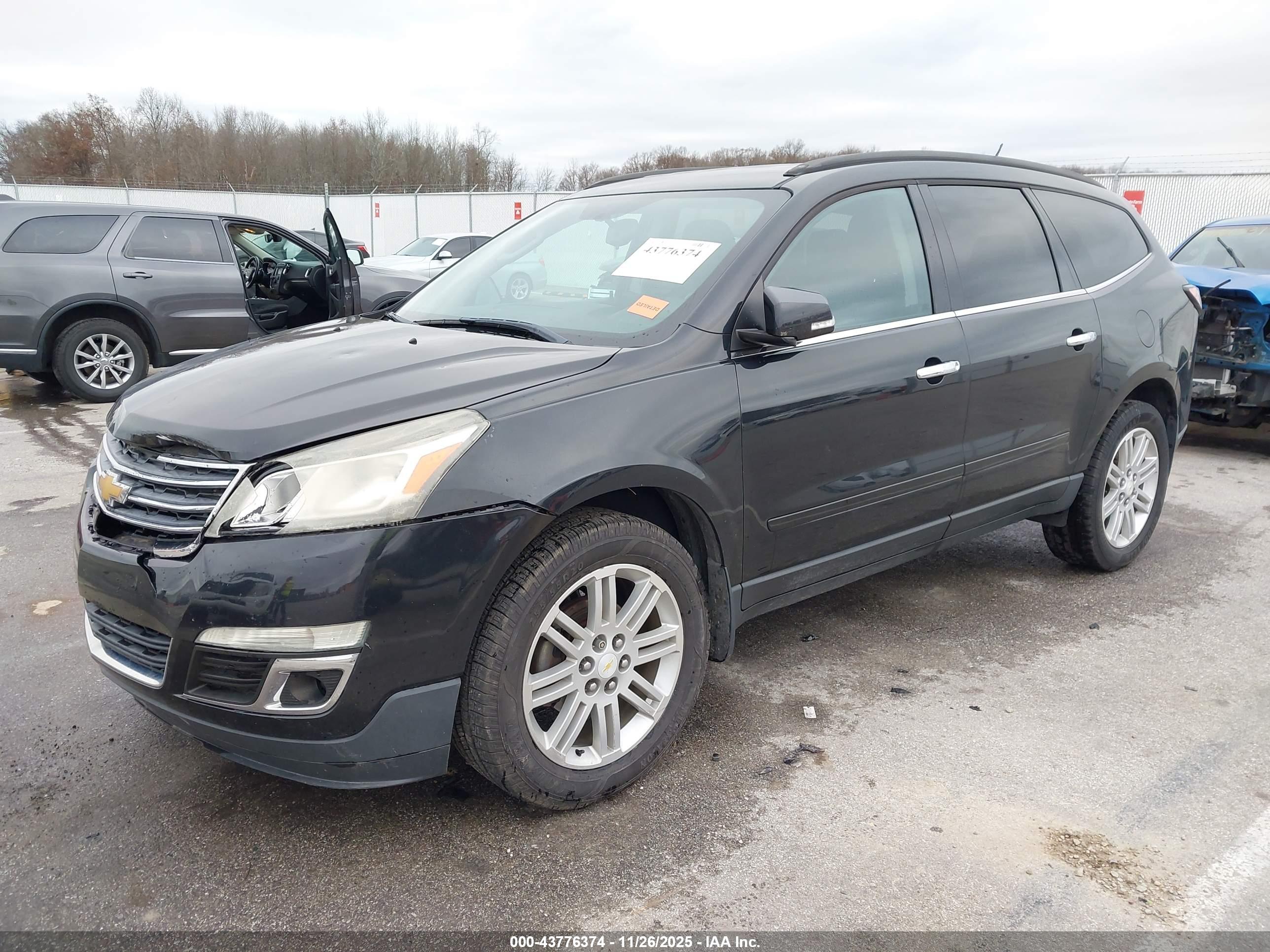 CHEVROLET TRAVERSE image 2