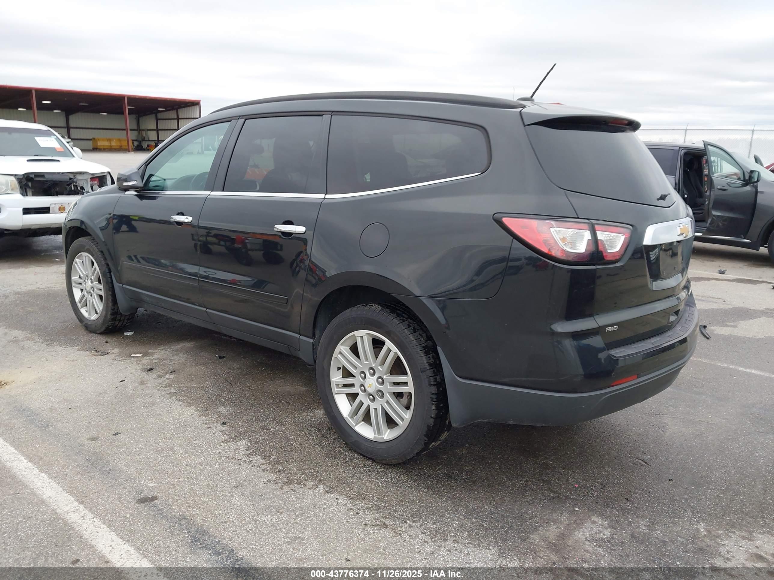 CHEVROLET TRAVERSE image 3