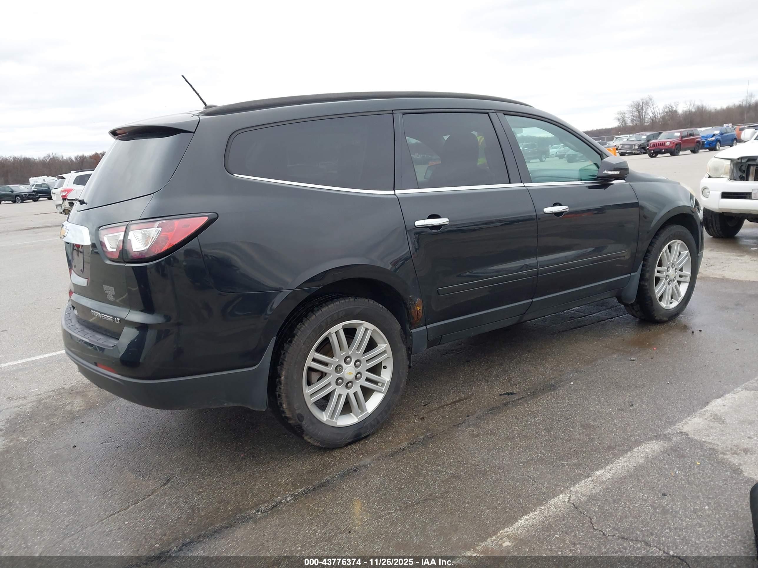 CHEVROLET TRAVERSE image 4