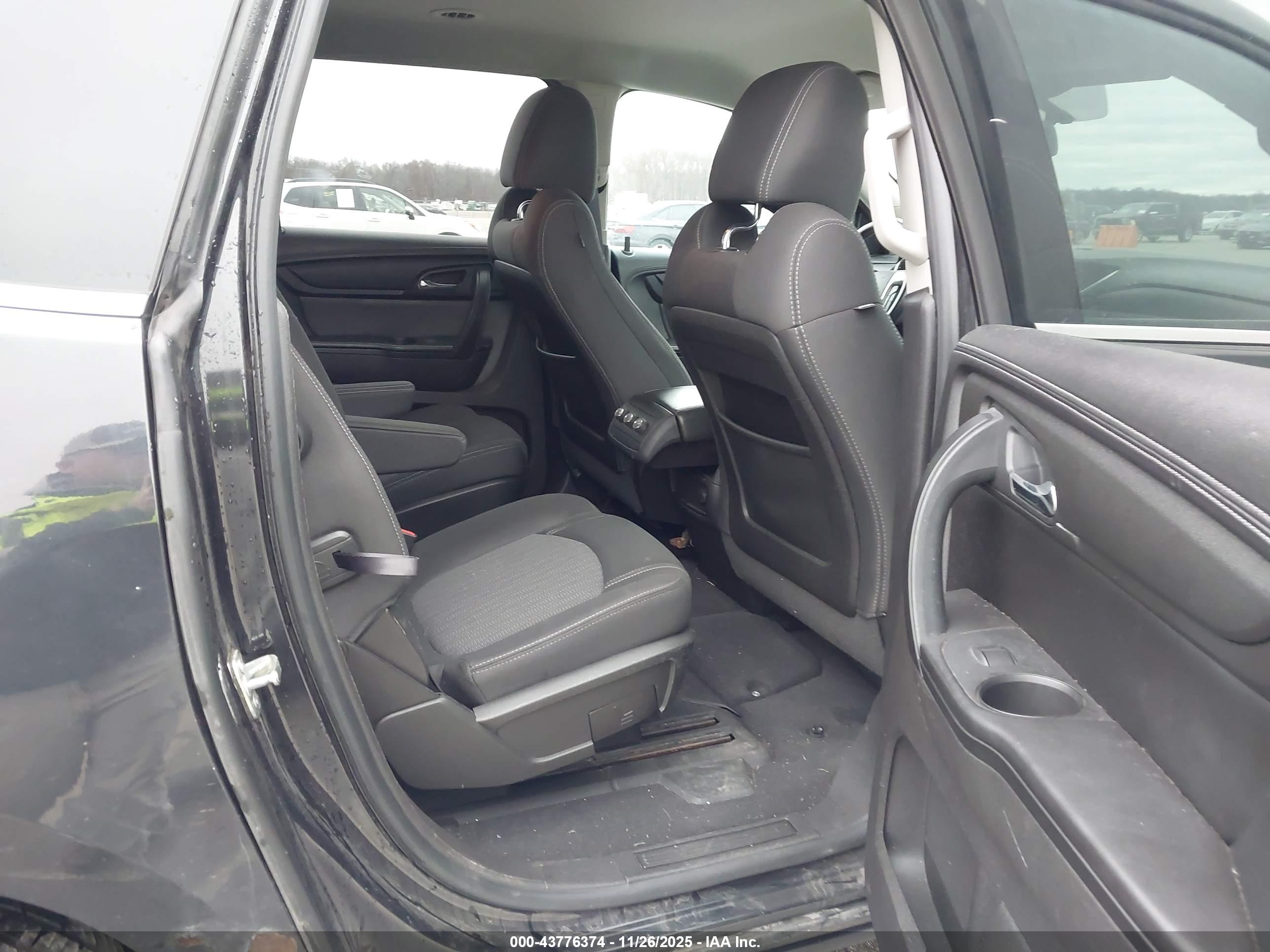CHEVROLET TRAVERSE image 8
