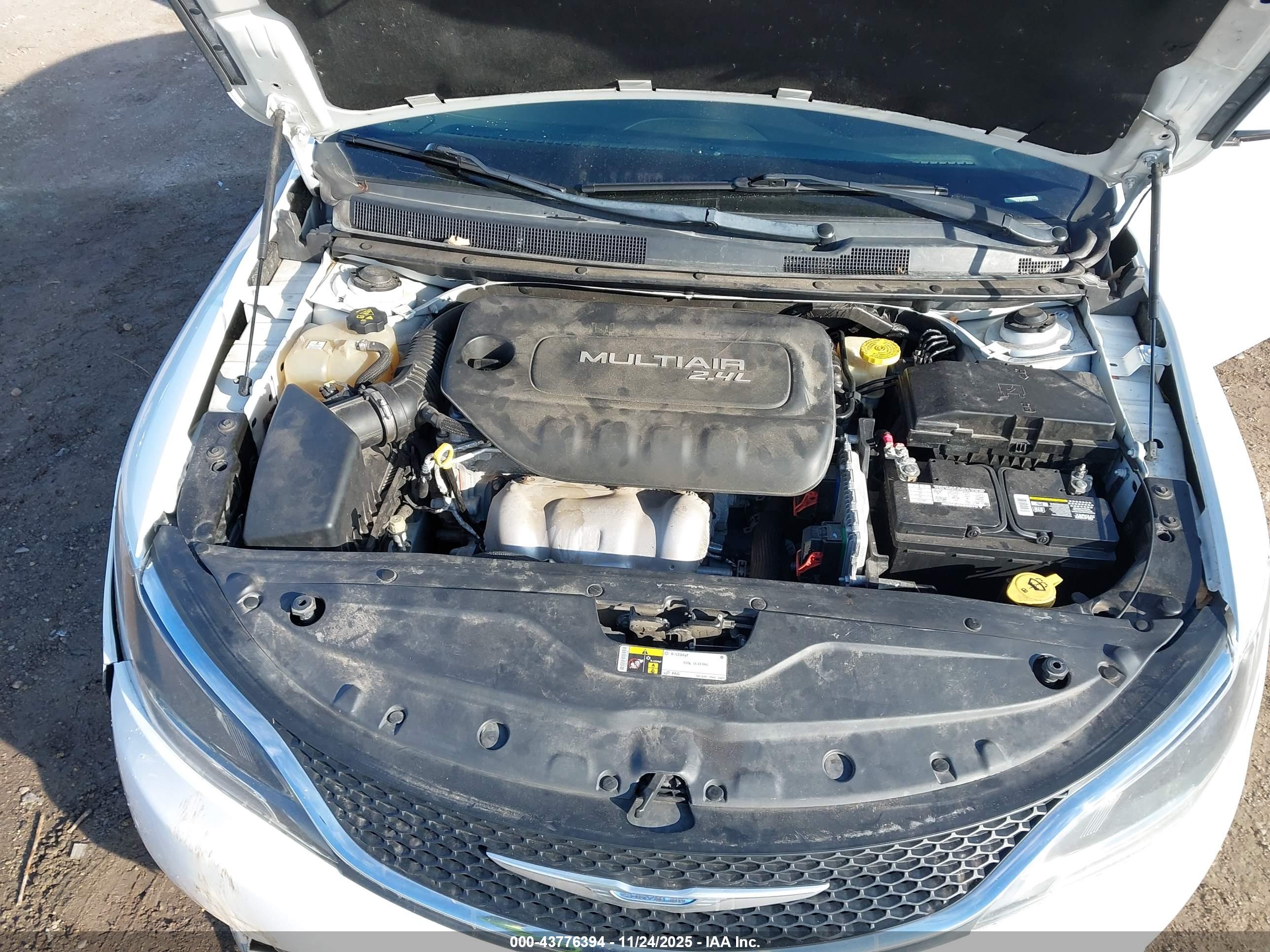 CHRYSLER 200 image 10