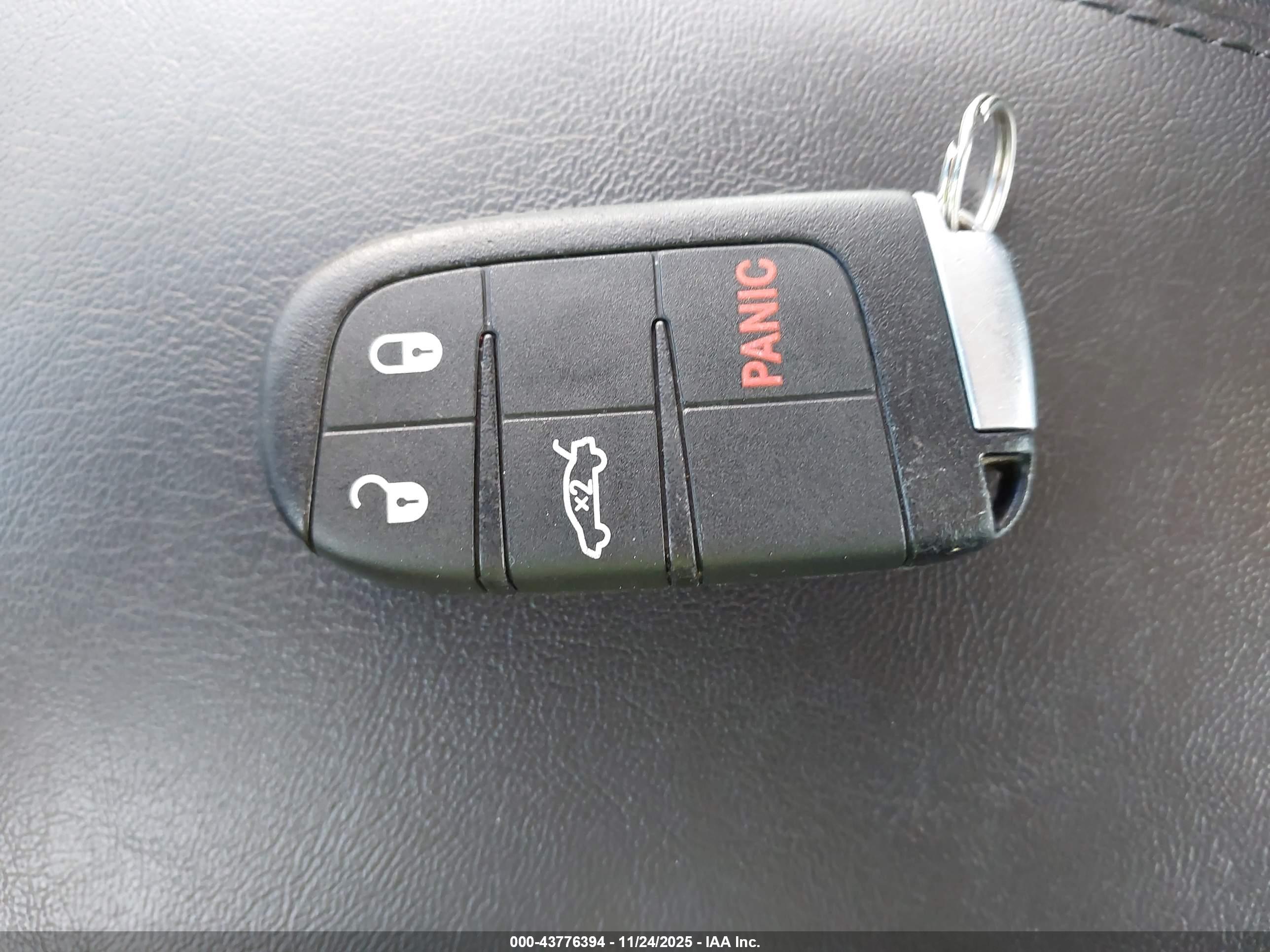 CHRYSLER 200 image 11