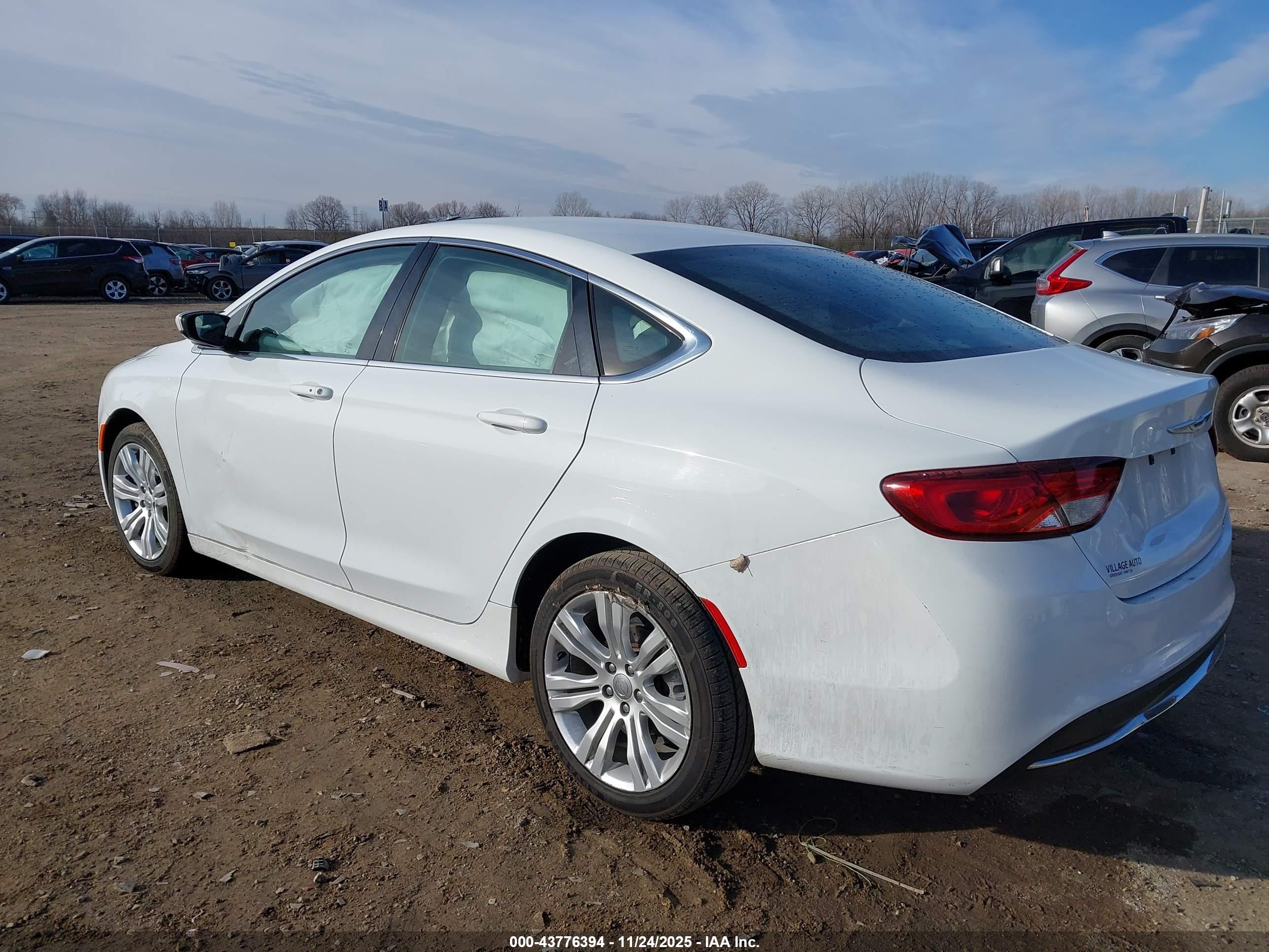 CHRYSLER 200 image 3