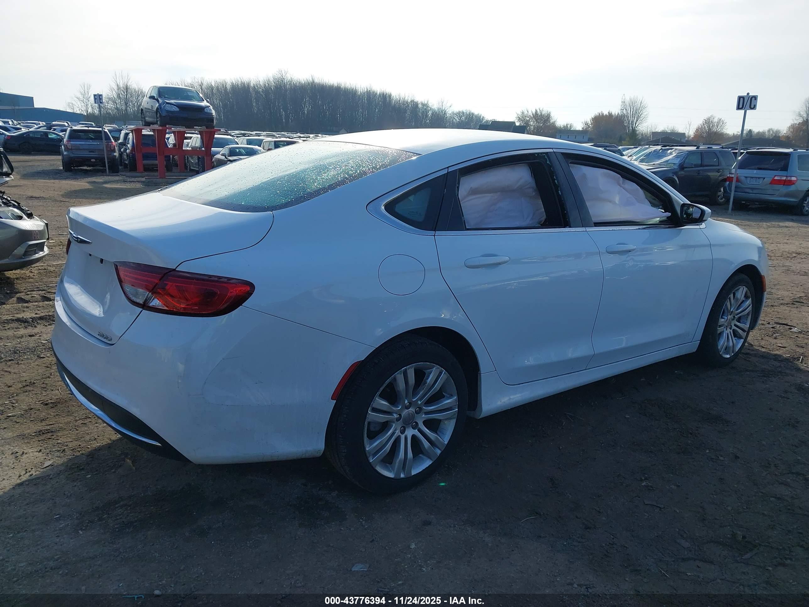 CHRYSLER 200 image 4