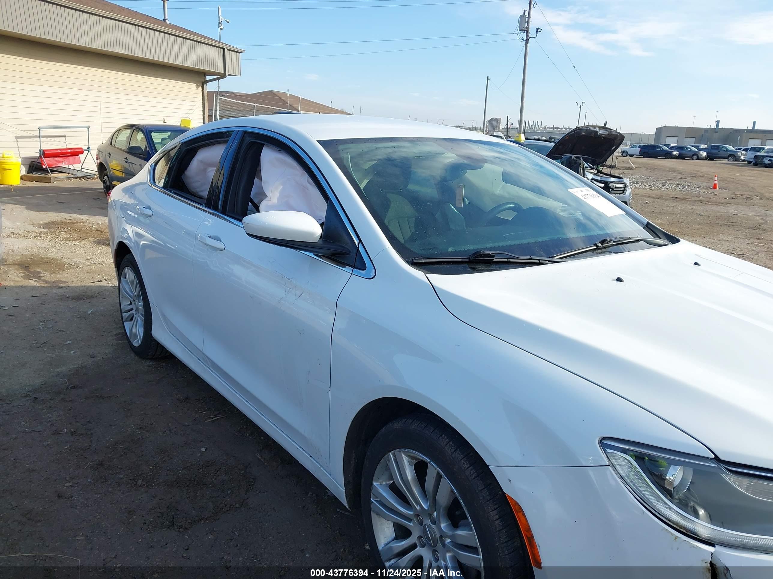 CHRYSLER 200 image 6