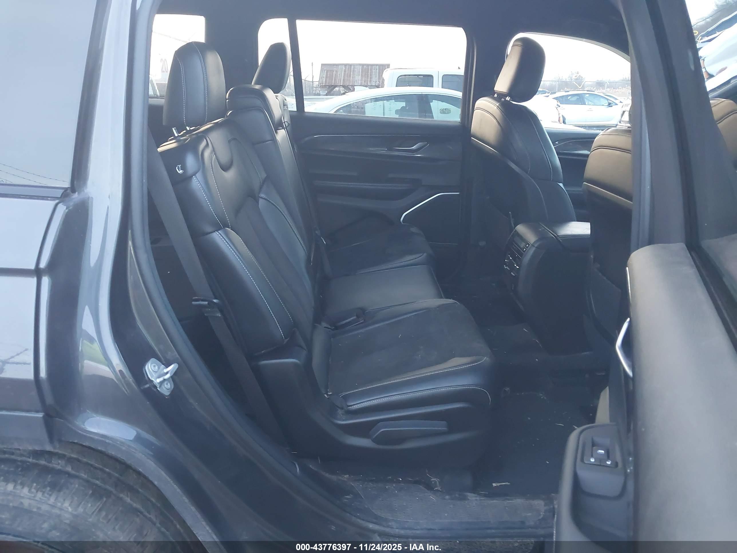 JEEP GRAND image 8