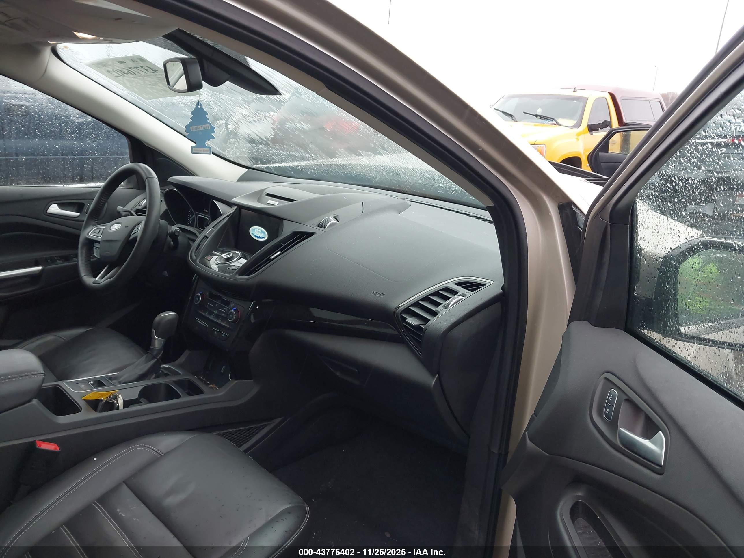 FORD ESCAPE image 5