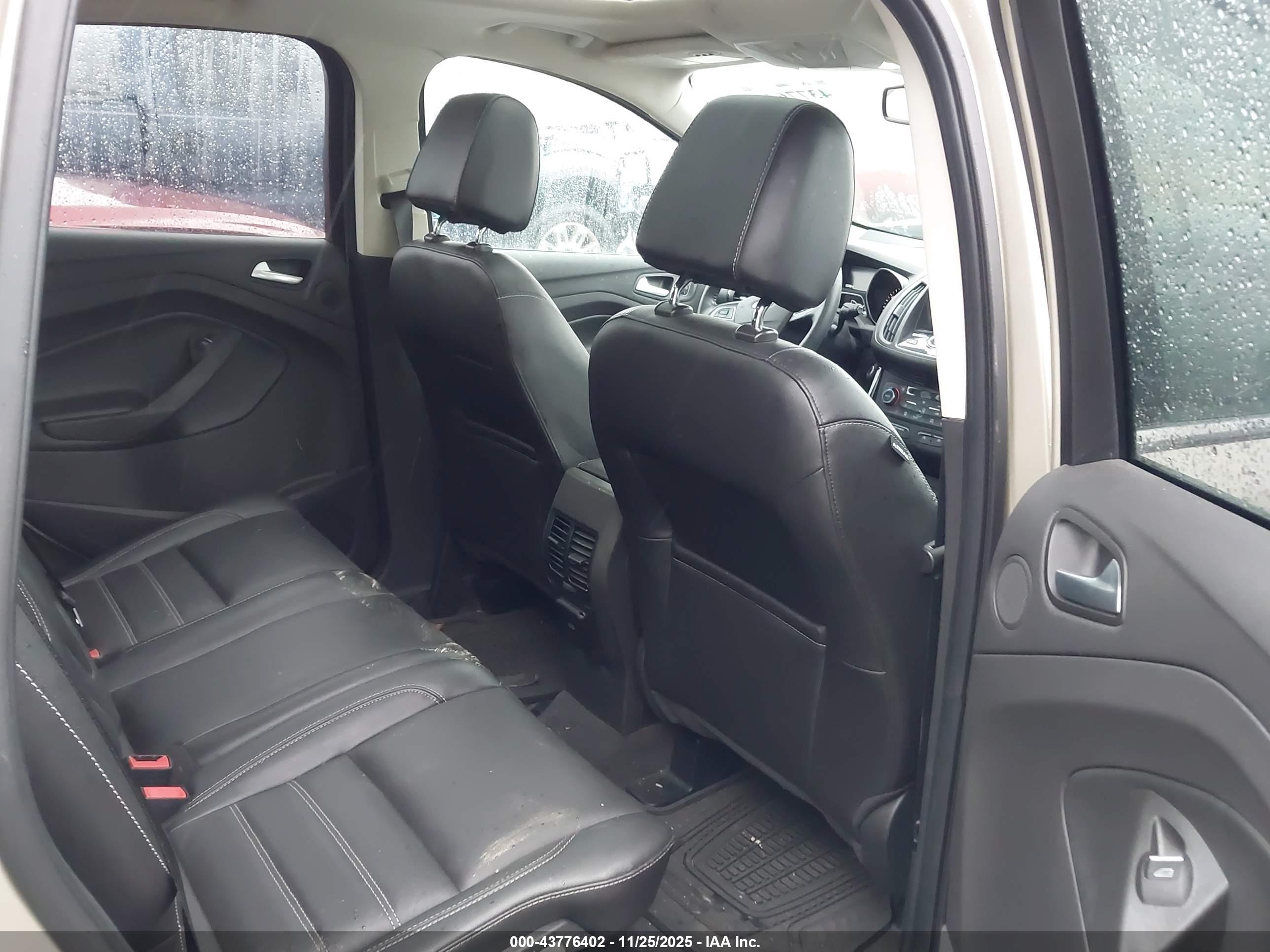 FORD ESCAPE image 8