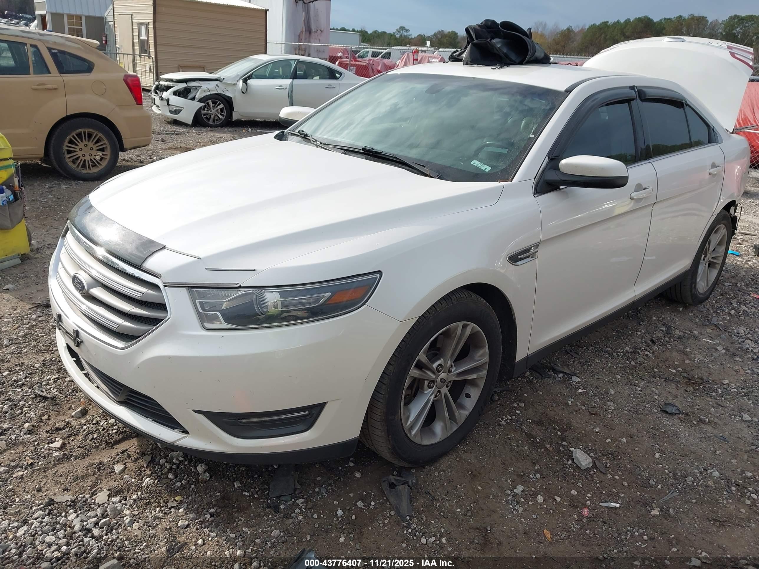 FORD TAURUS image 2